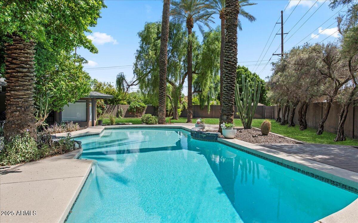 4721 E CALLE REDONDA