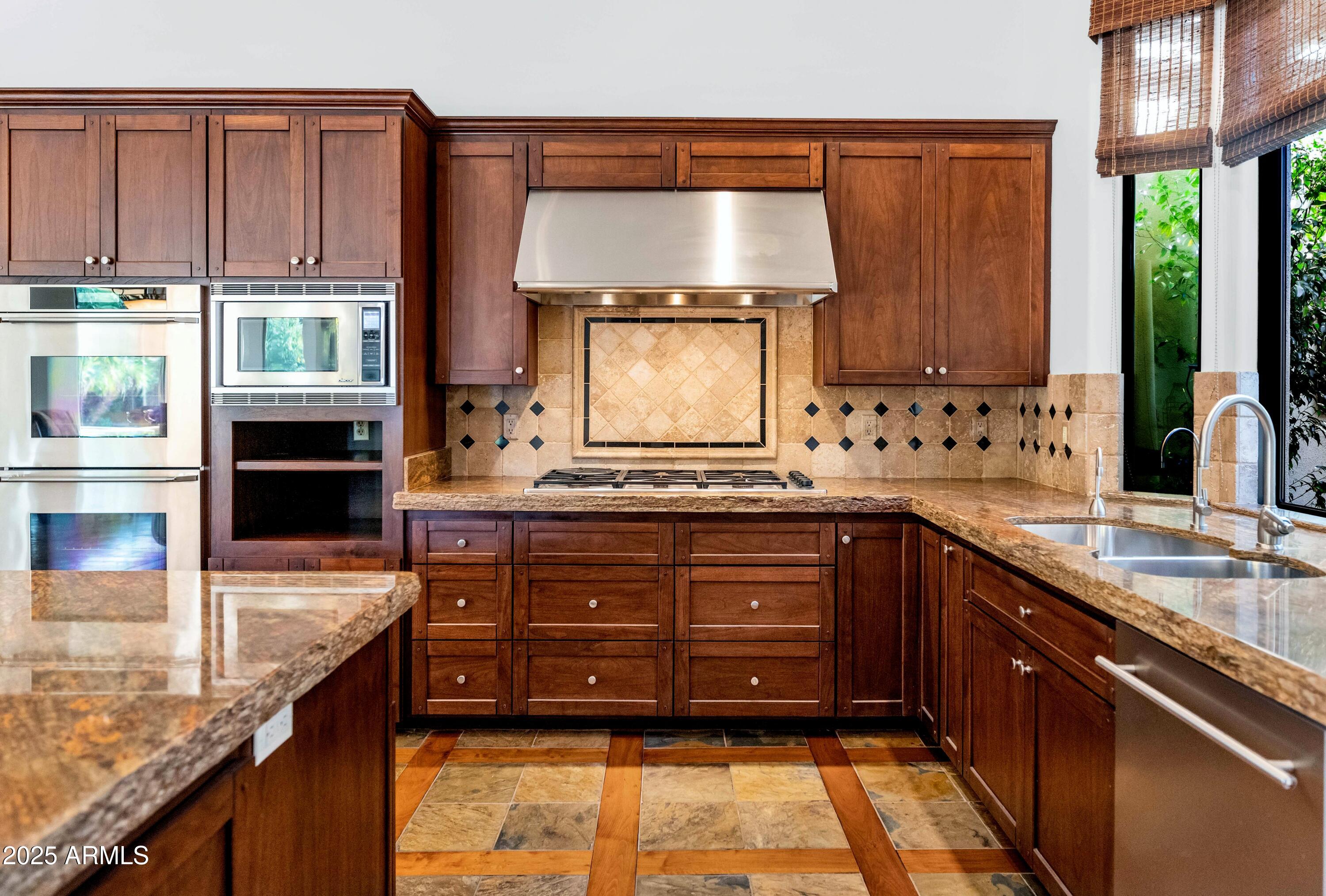 7233 E ROYAL PALM Road