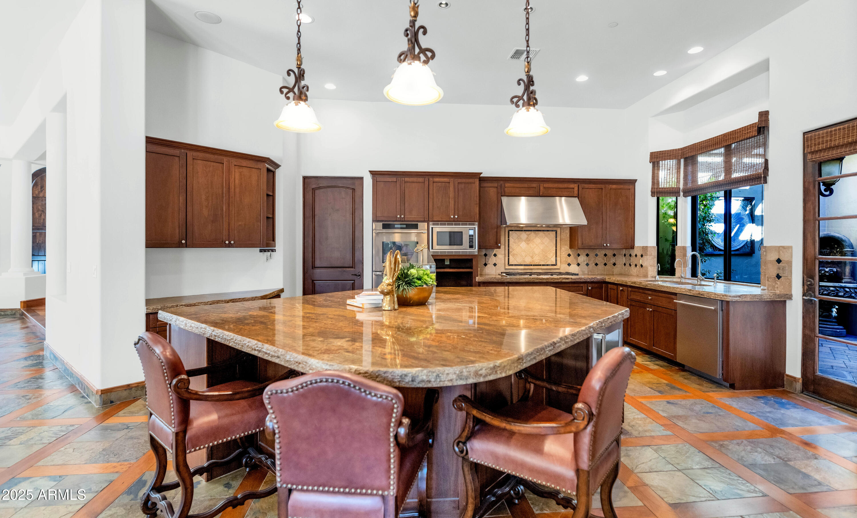 7233 E ROYAL PALM Road