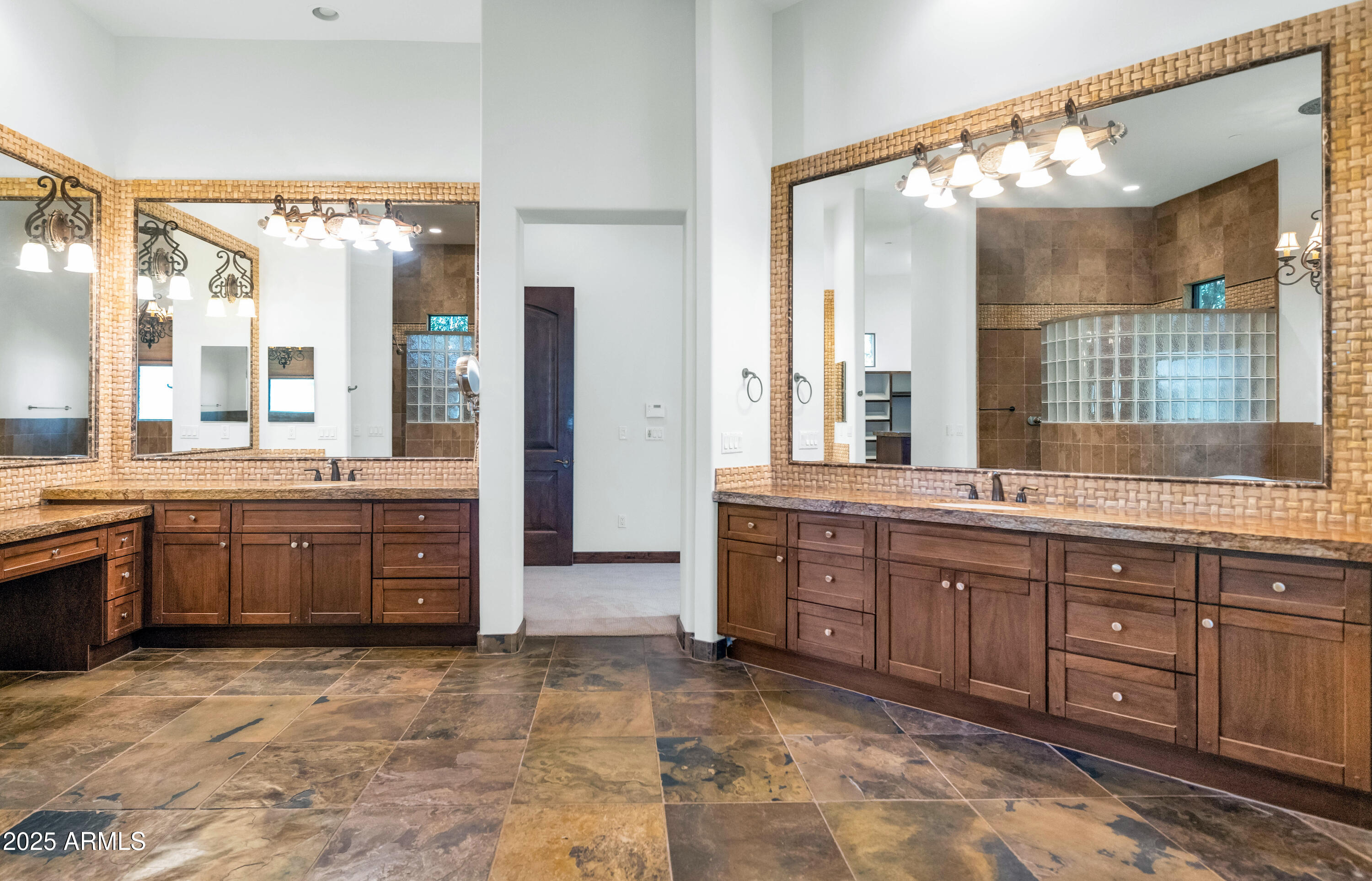 7233 E ROYAL PALM Road