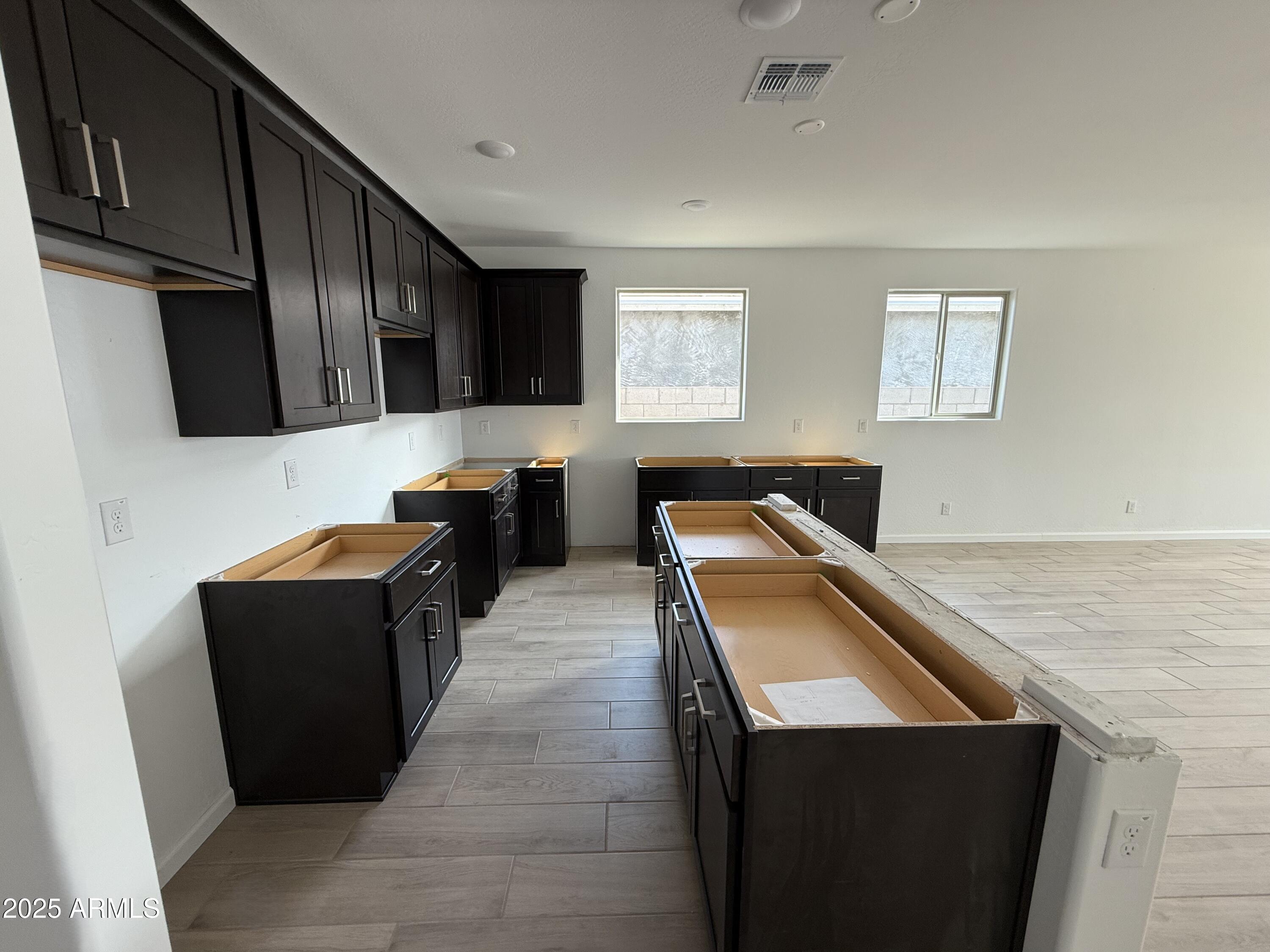 9615 W TAMARISK Avenue