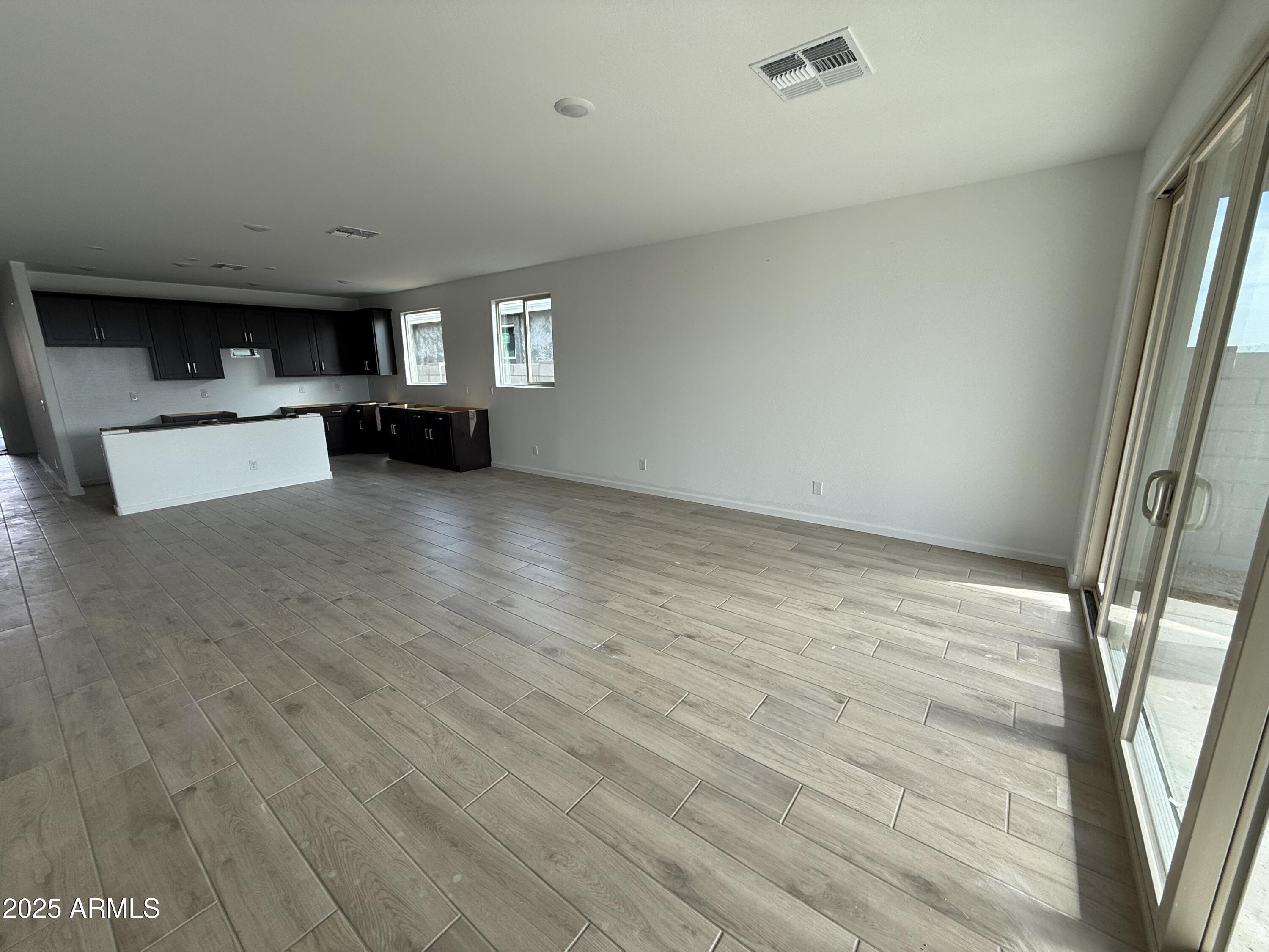 9615 W TAMARISK Avenue