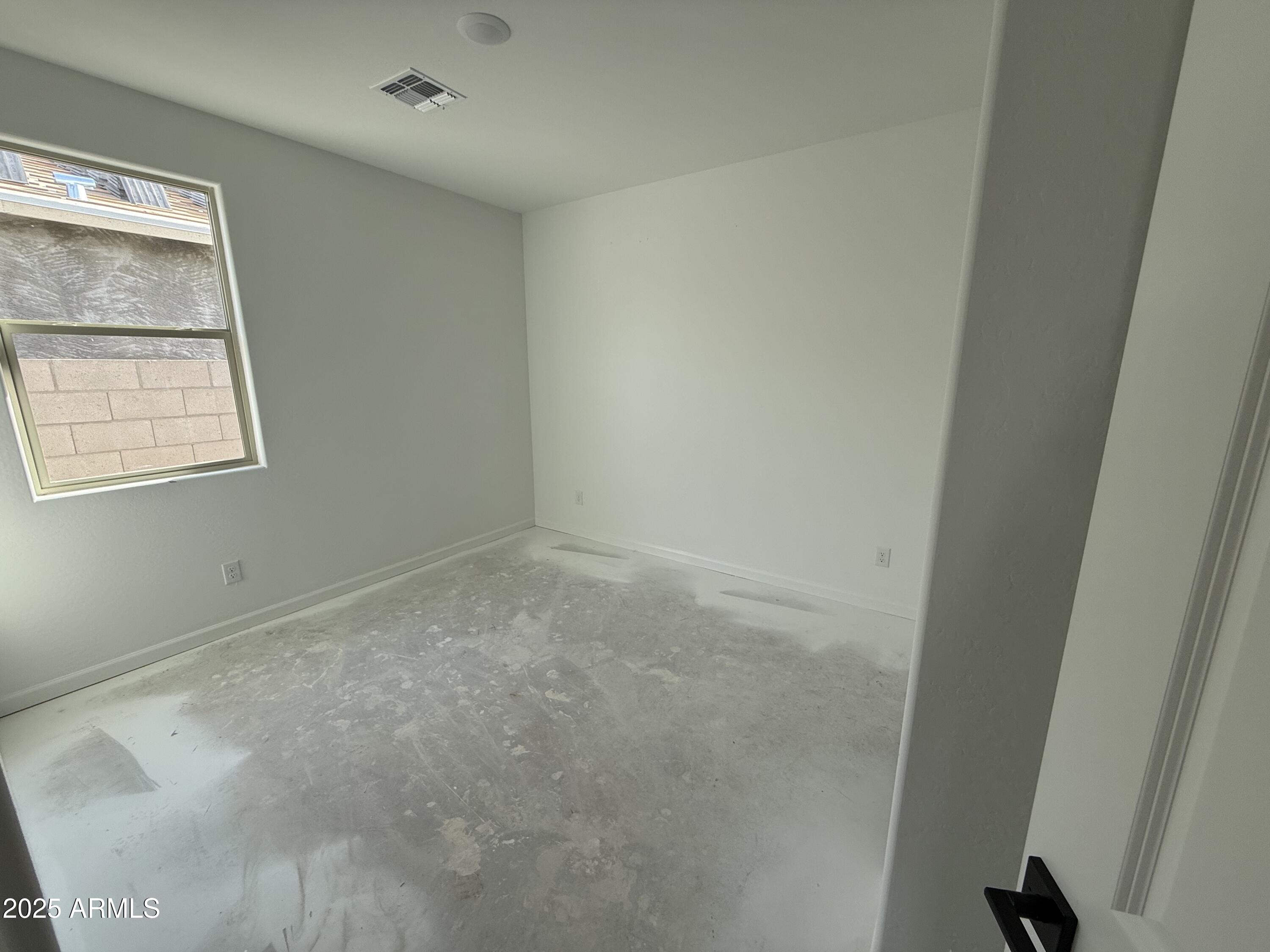 9615 W TAMARISK Avenue