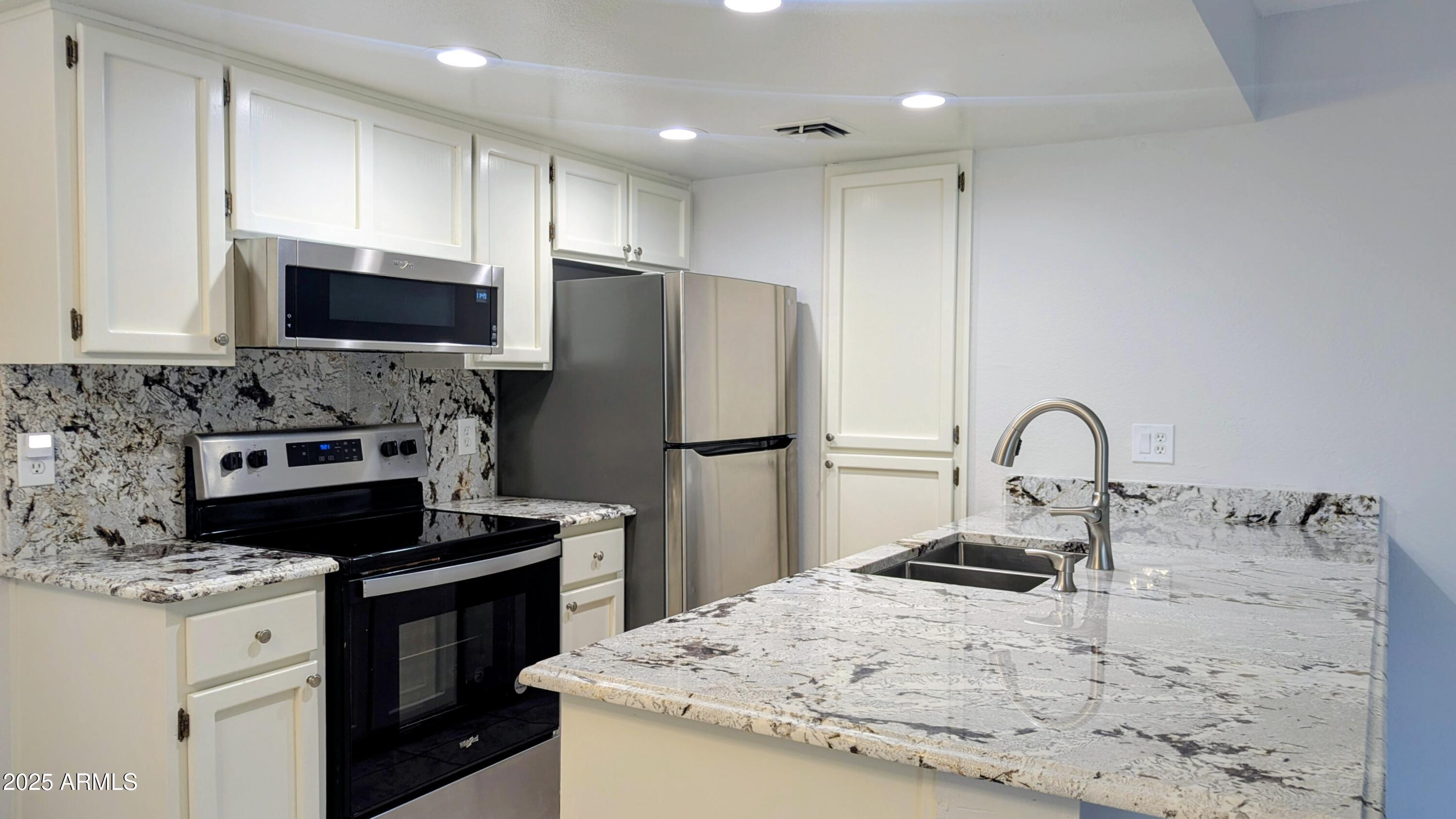 2228 E CAMPBELL Avenue 234