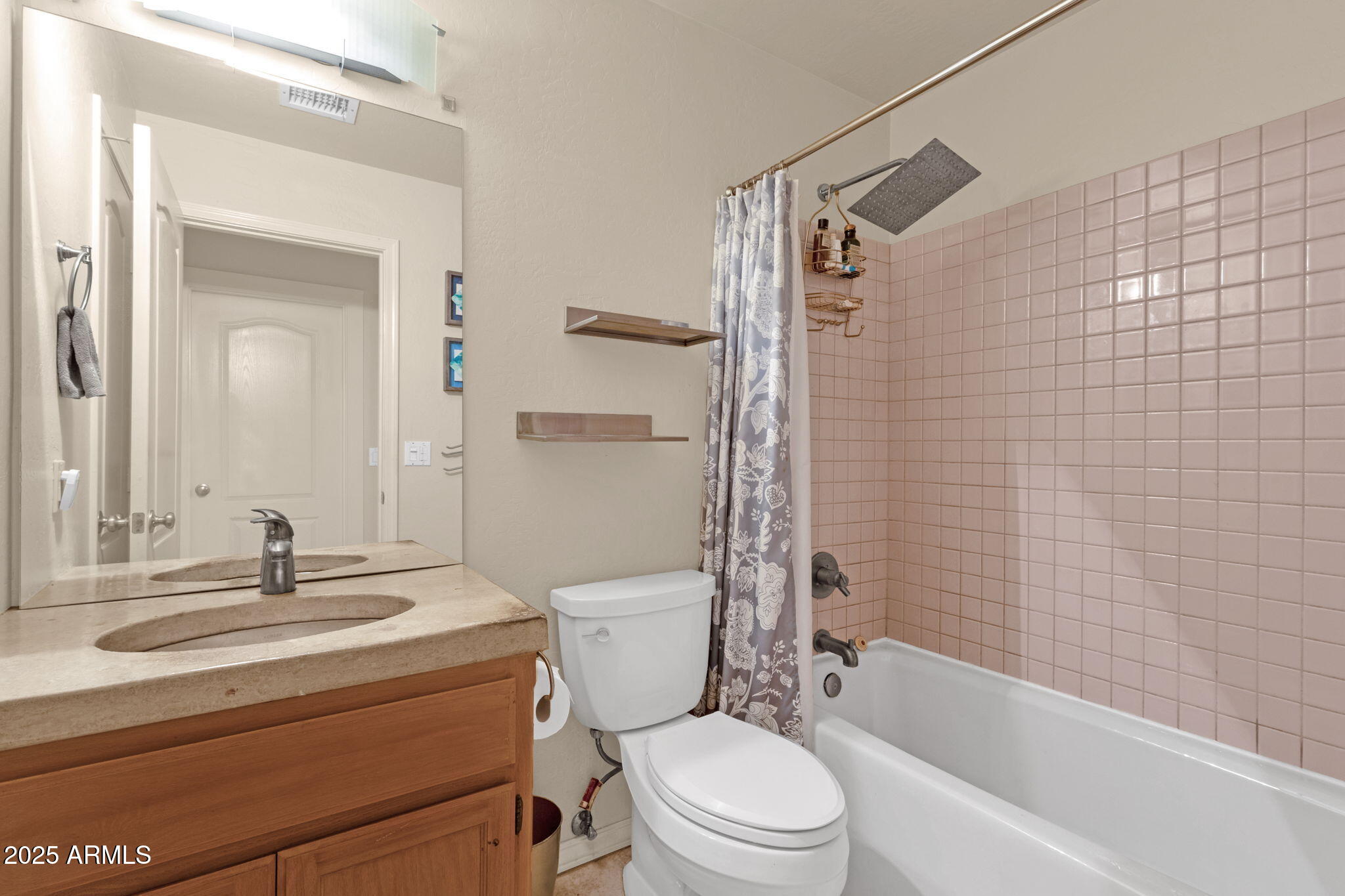 517 W AIRE LIBRE Avenue