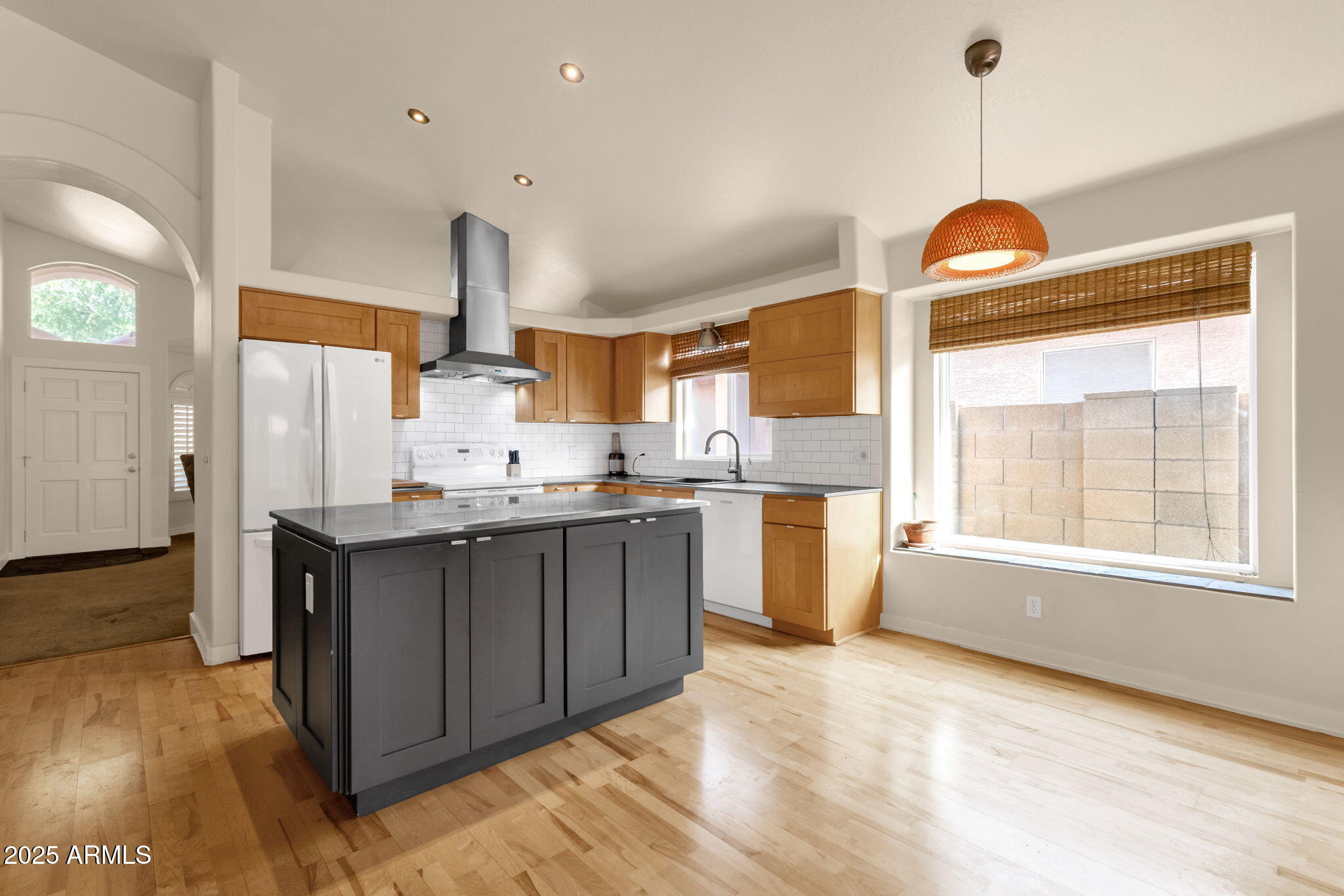 517 W AIRE LIBRE Avenue