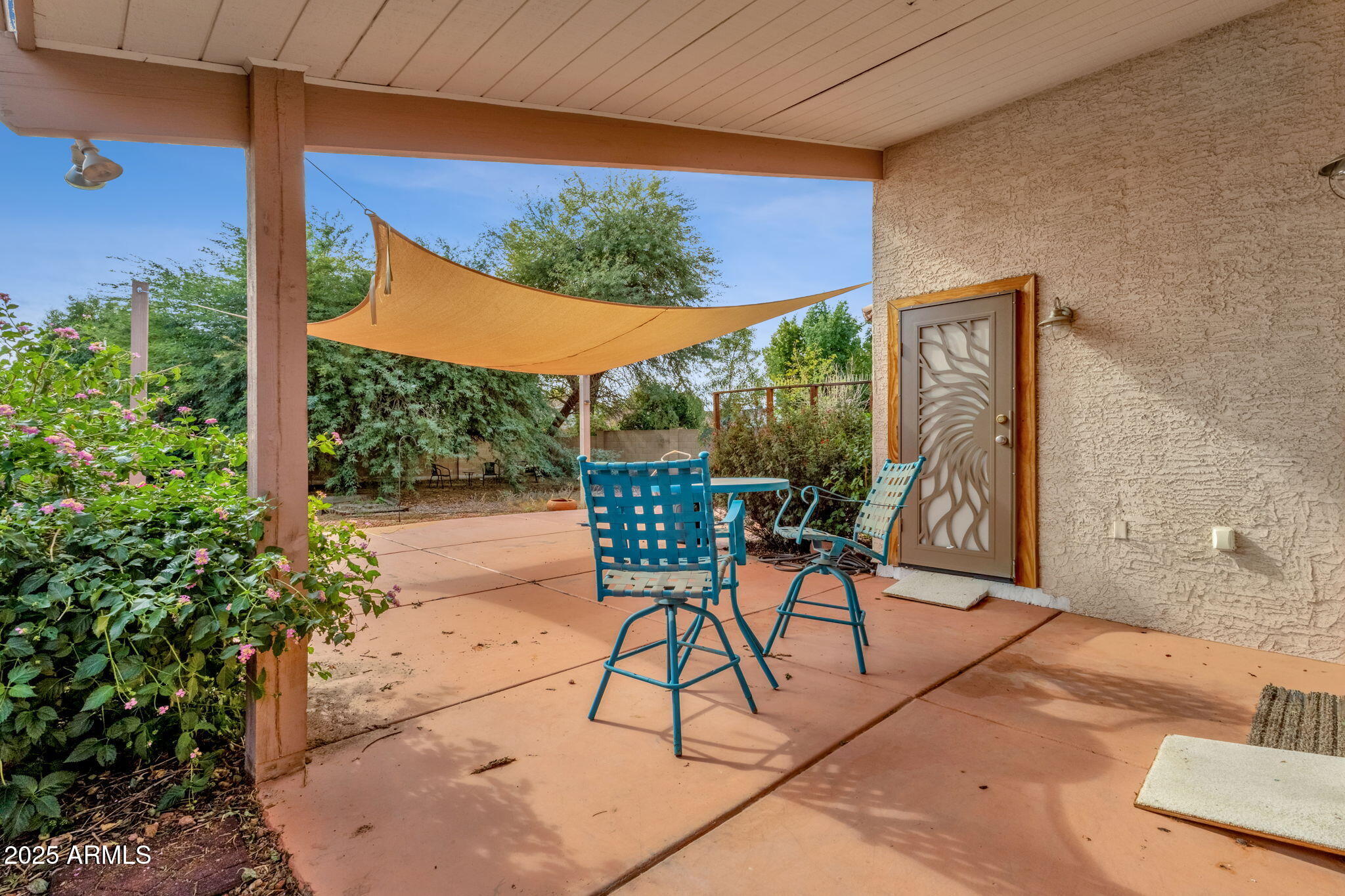 517 W AIRE LIBRE Avenue