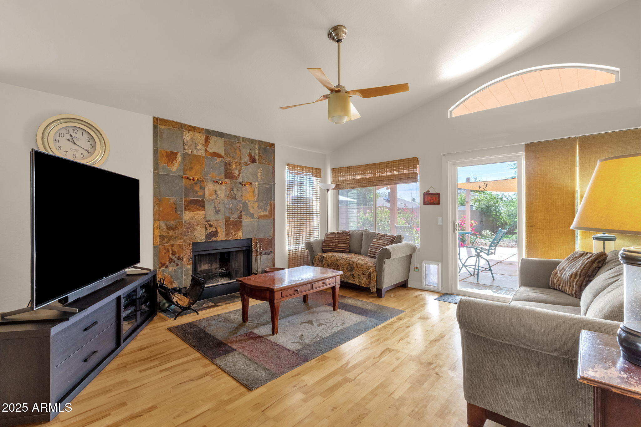 517 W AIRE LIBRE Avenue