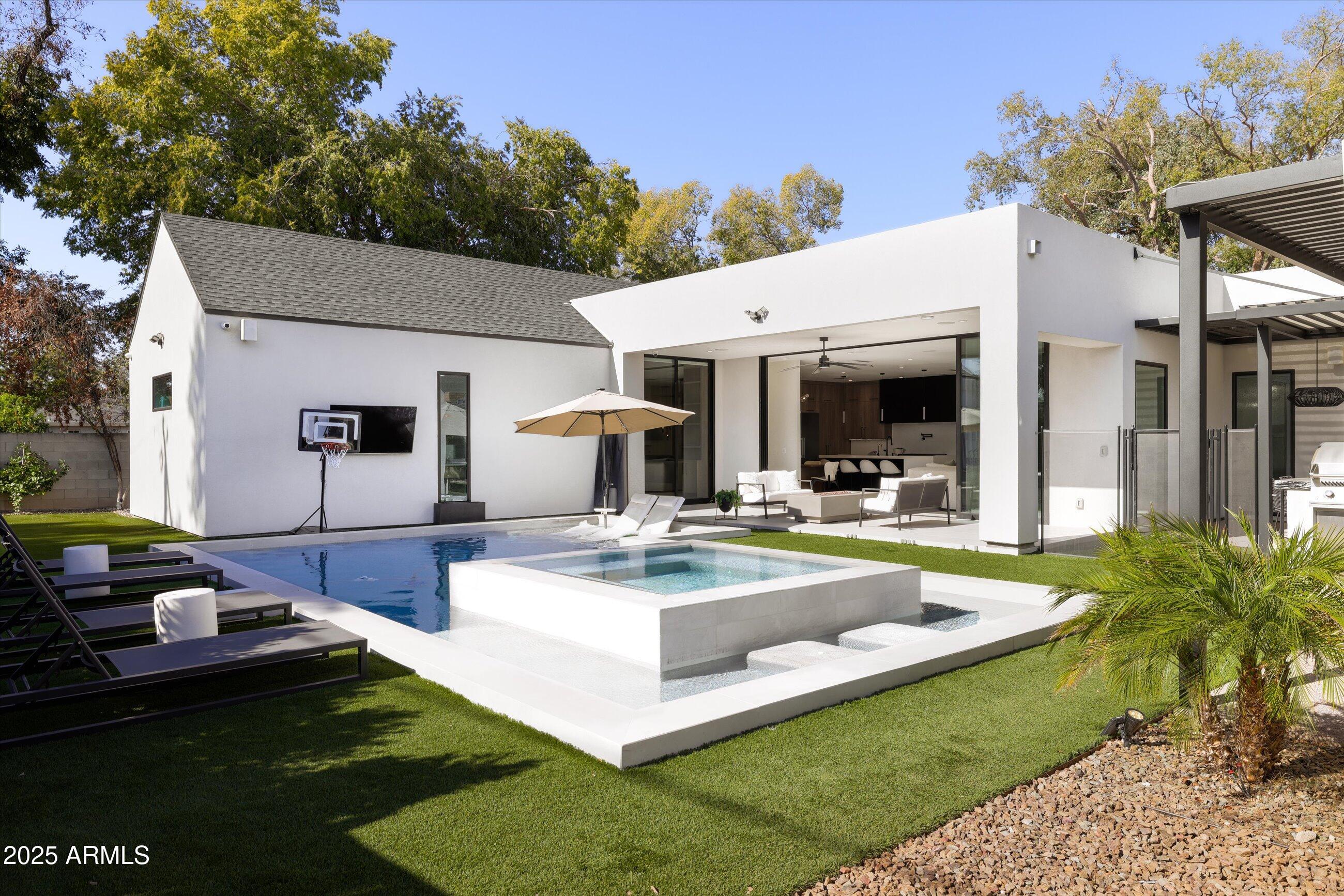 3721 E PICCADILLY Road