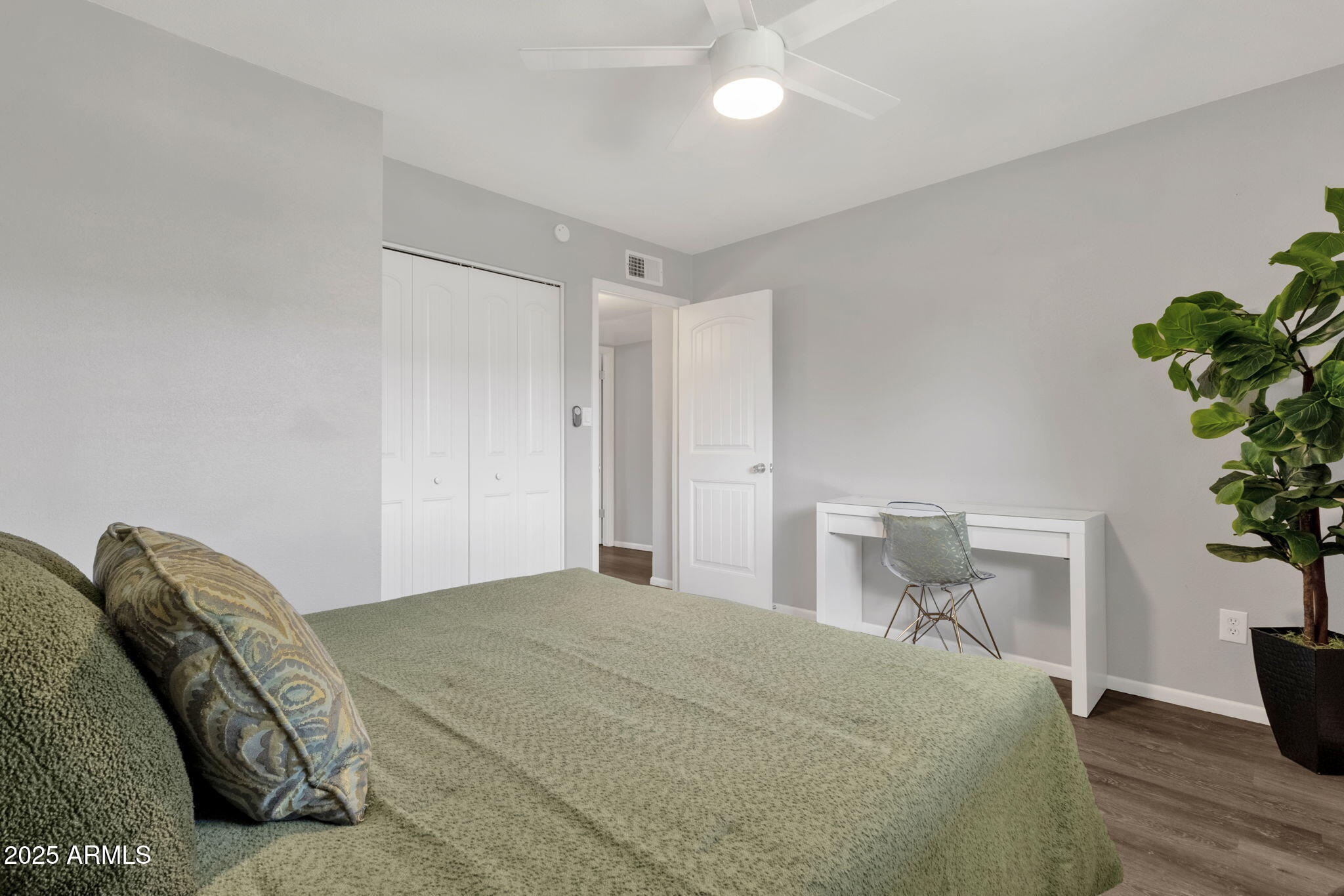 8430 E MONTEBELLO Avenue