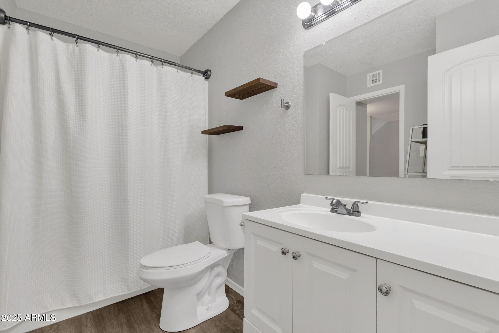 8430 E MONTEBELLO Avenue