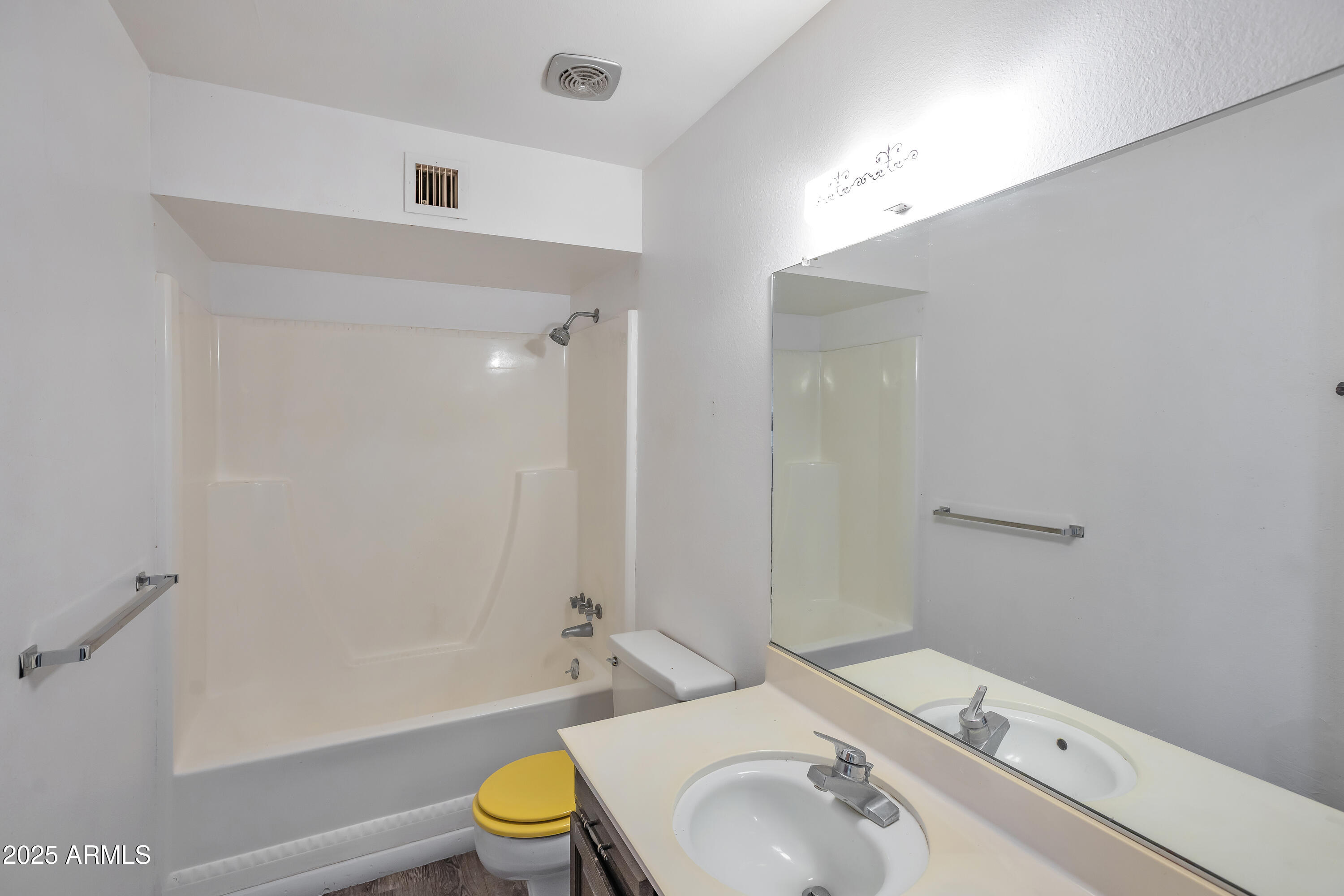 255 QUAIL HOLLOW Drive