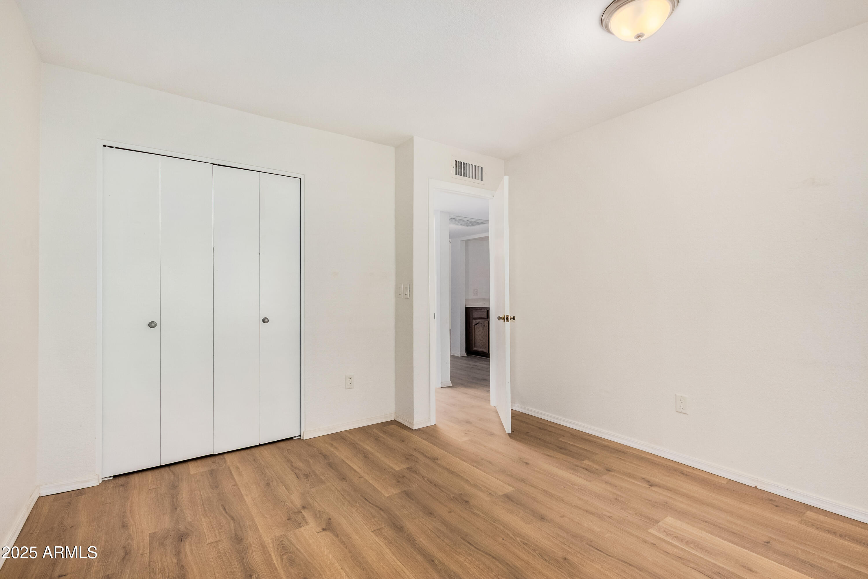 625 E NORTHVIEW Avenue