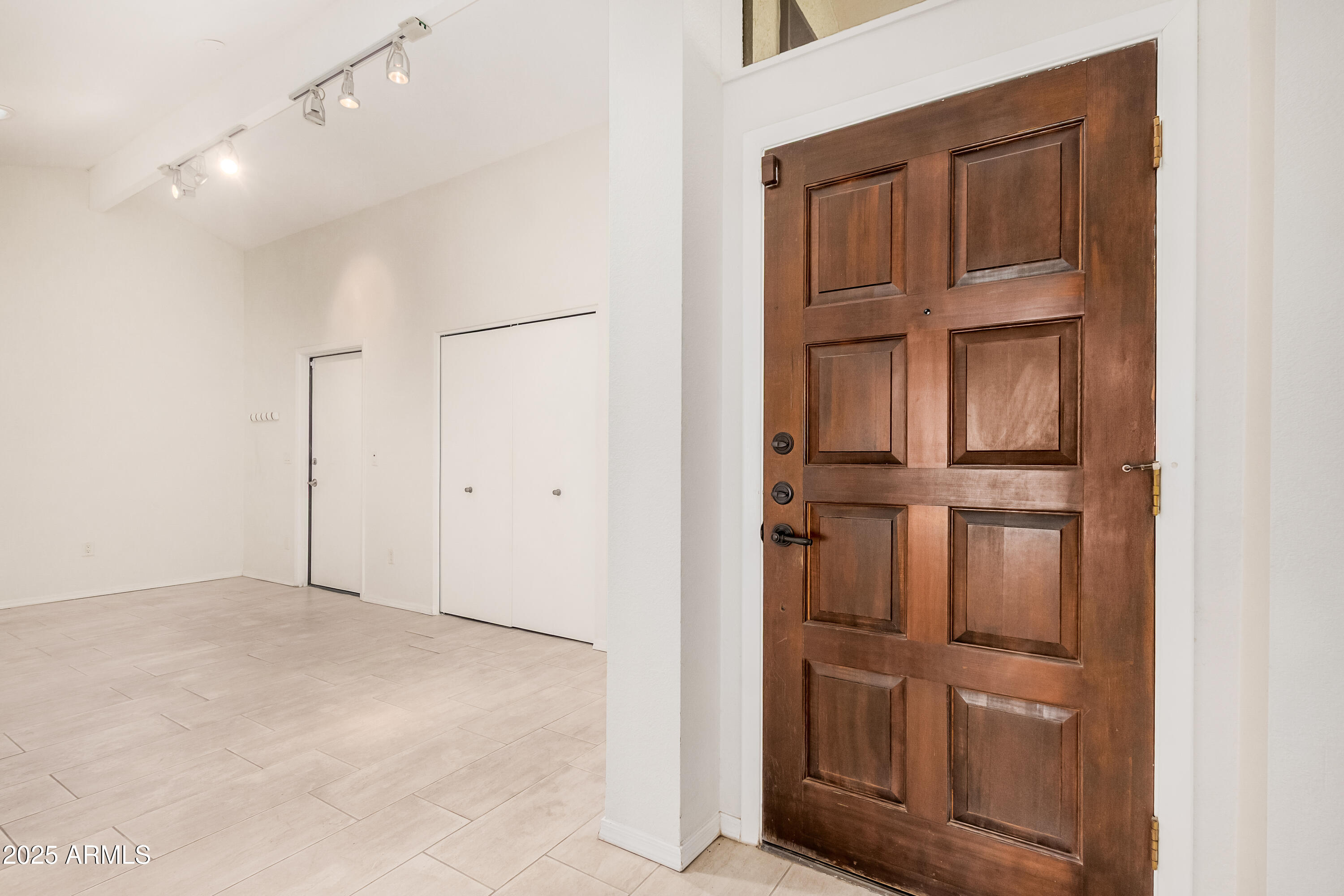 625 E NORTHVIEW Avenue