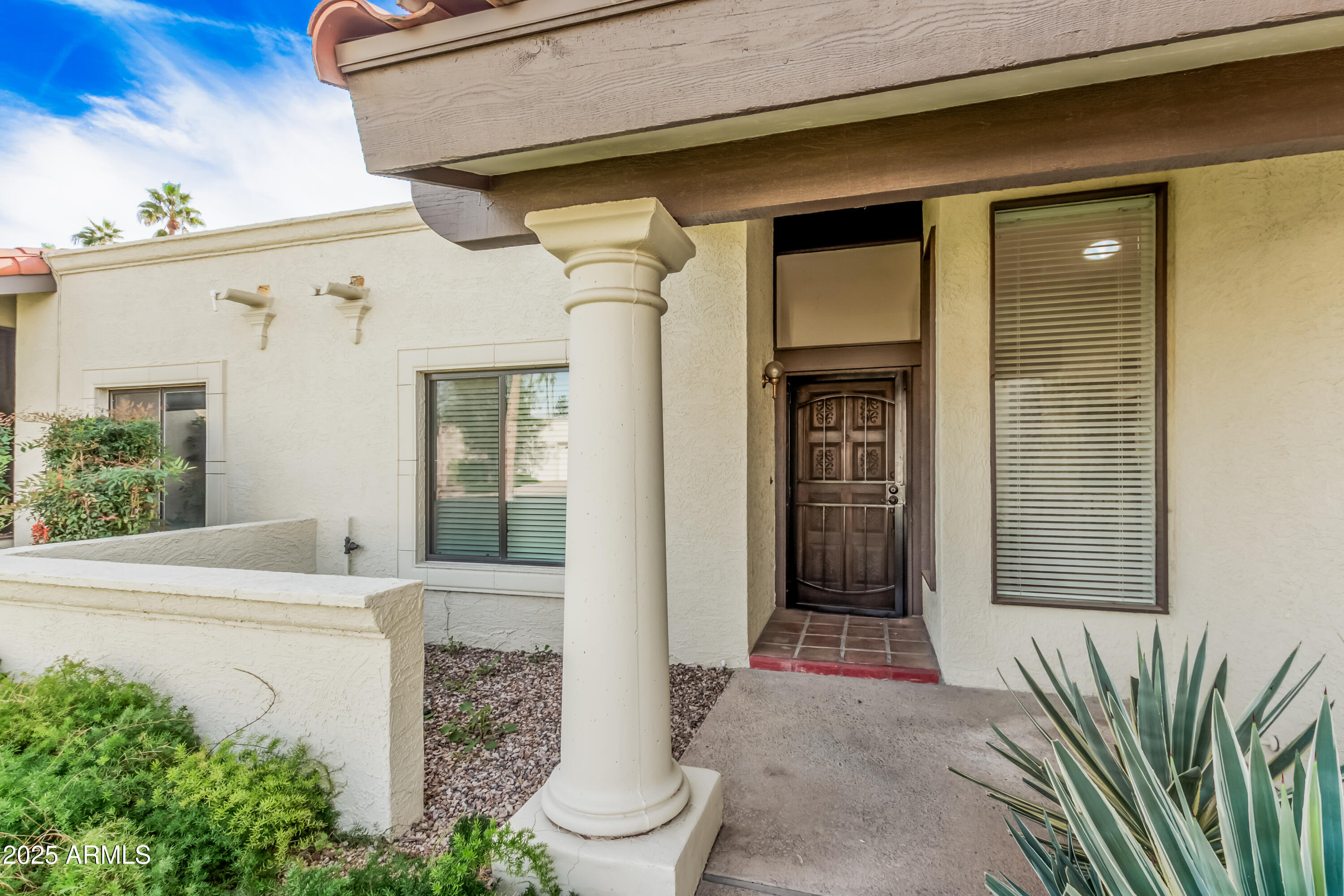 625 E NORTHVIEW Avenue