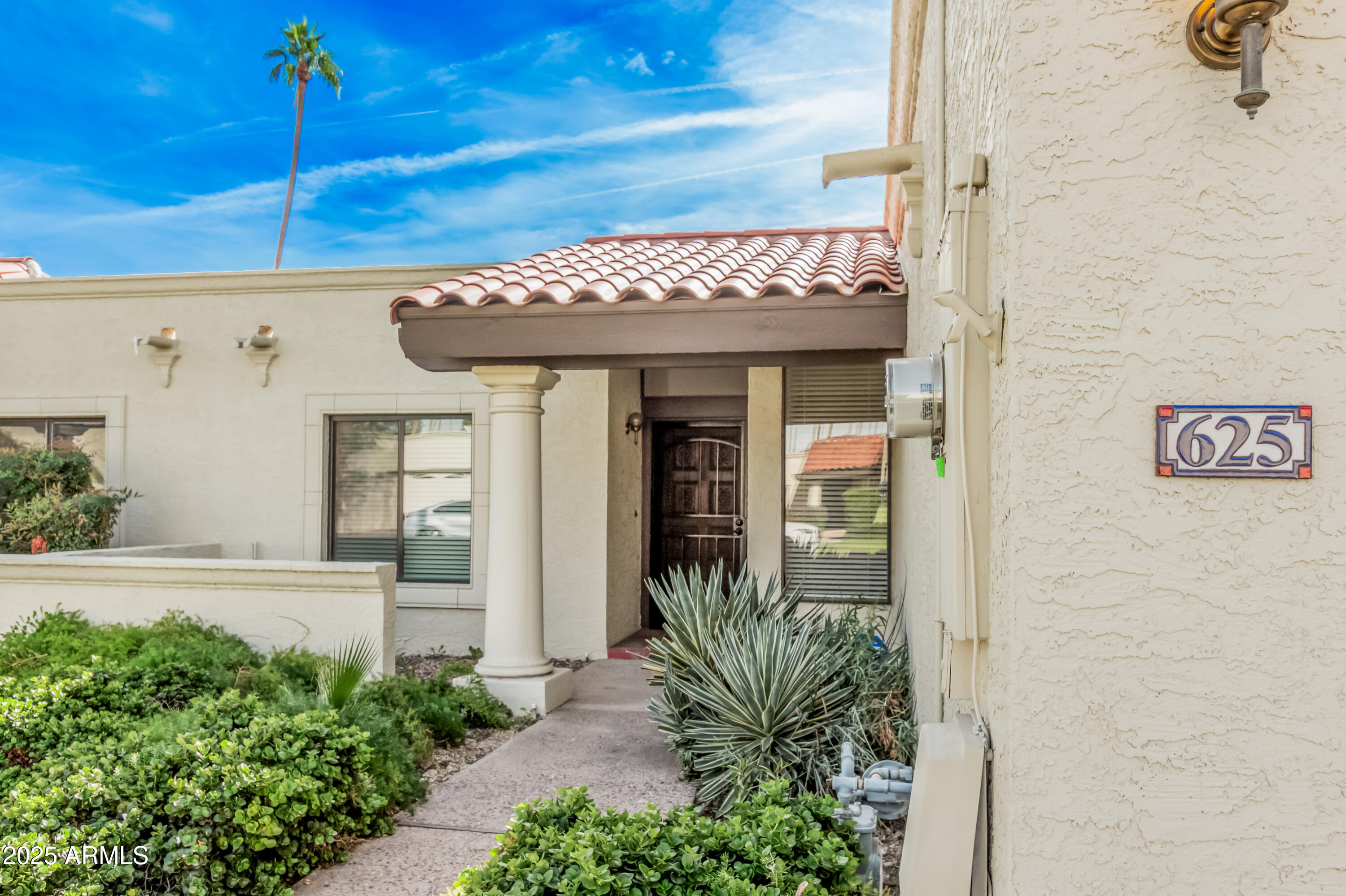 625 E NORTHVIEW Avenue