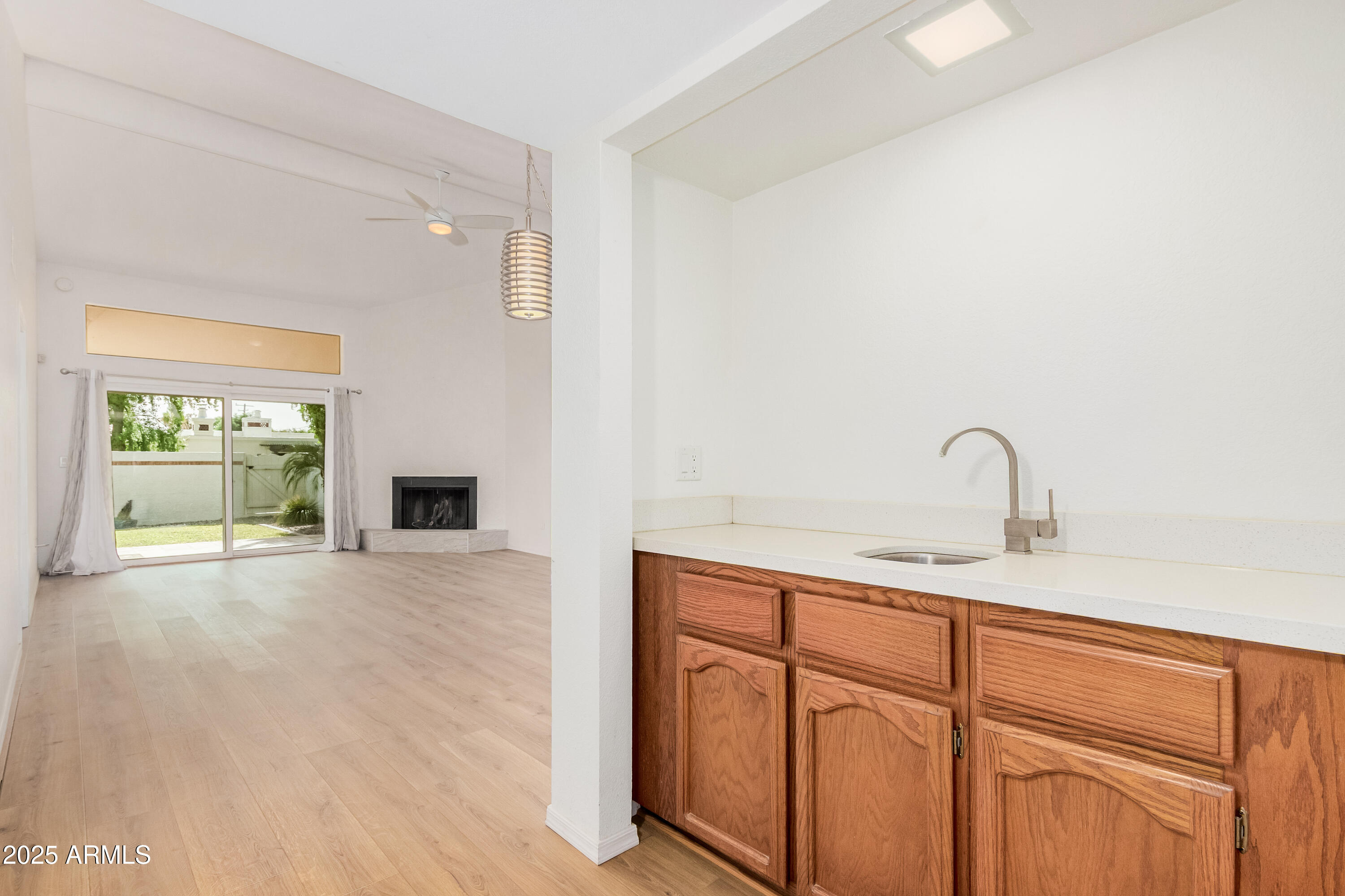 625 E NORTHVIEW Avenue