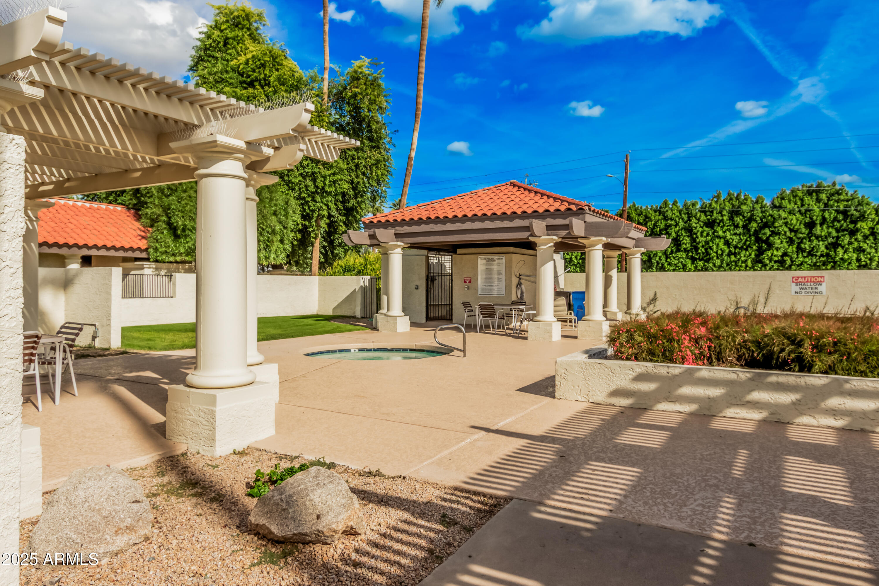 625 E NORTHVIEW Avenue