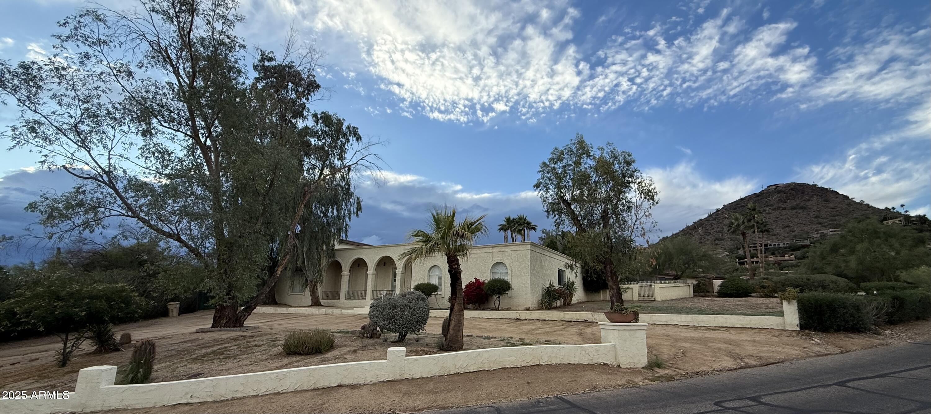 6618 N HILLSIDE Drive