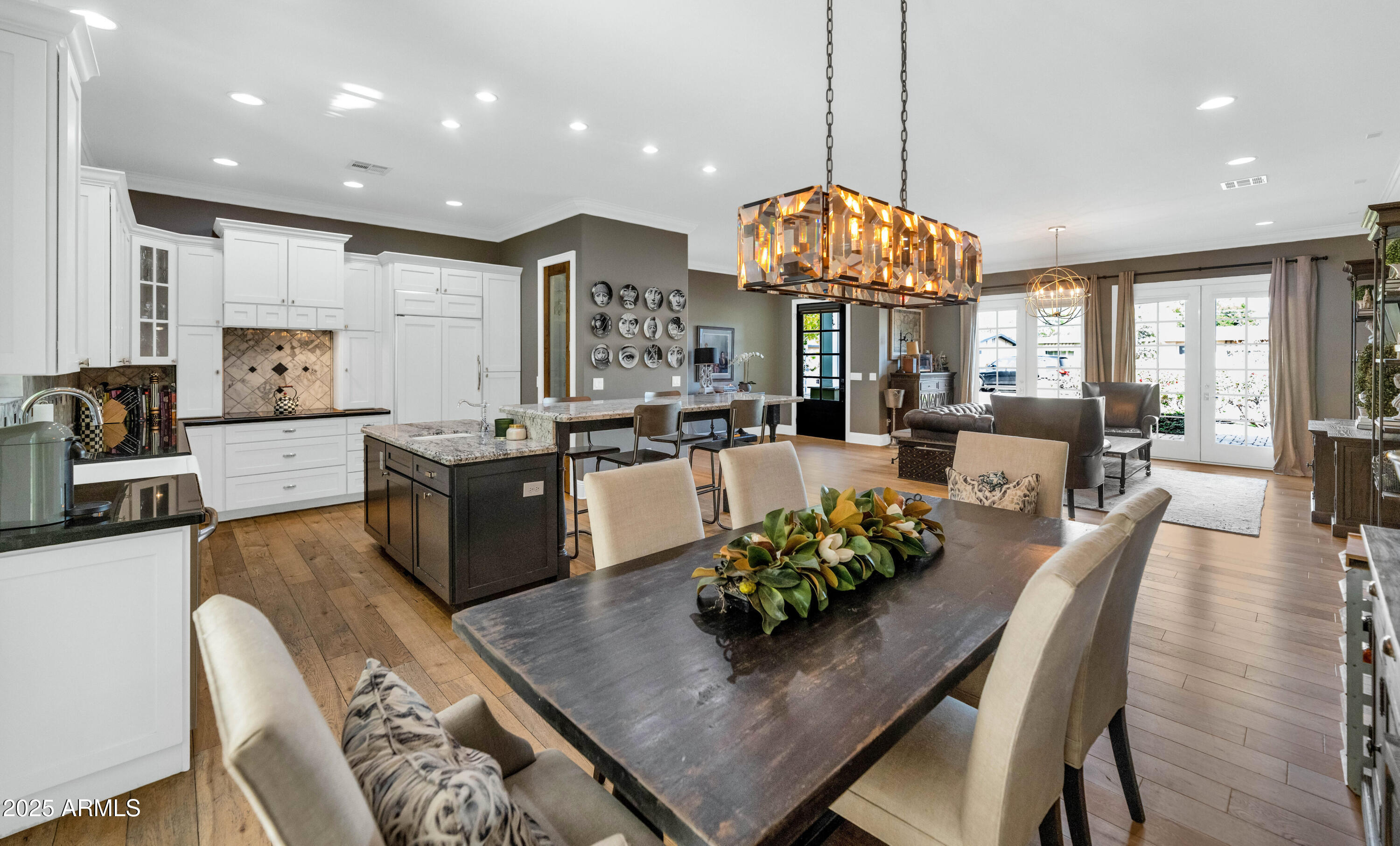 3319 E MEDLOCK Drive