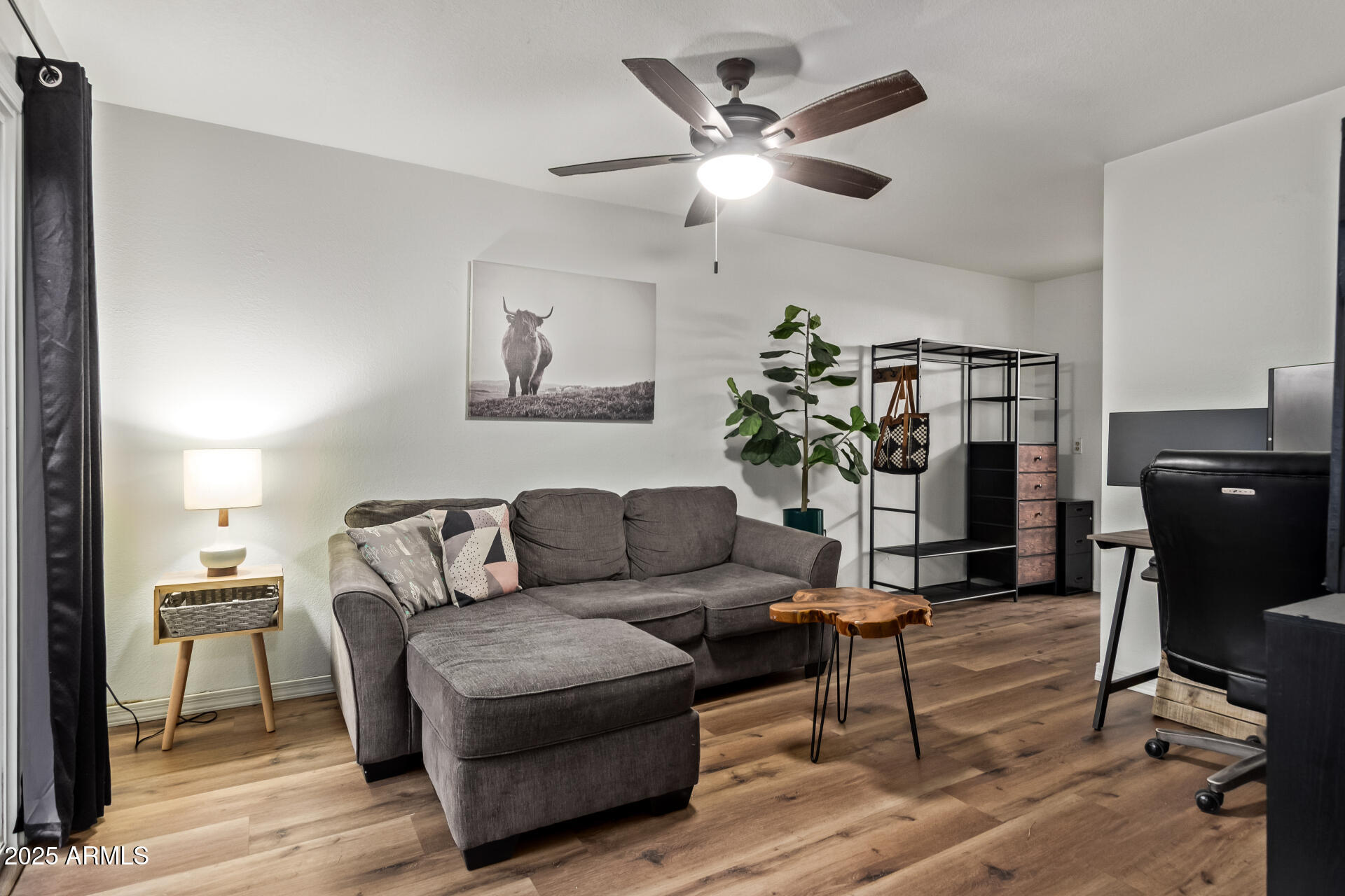 1717 E UNION HILLS Drive 1054