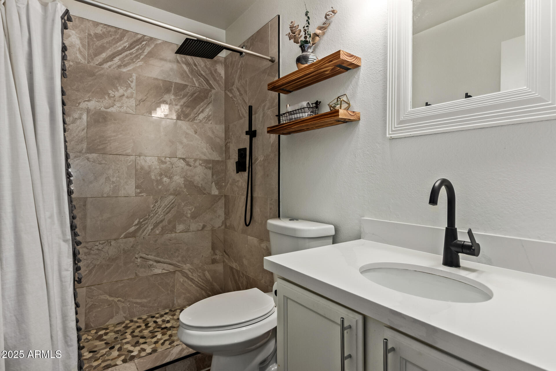 1717 E UNION HILLS Drive 1054