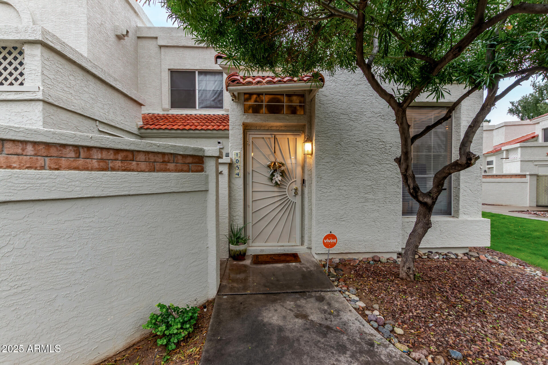 1717 E UNION HILLS Drive 1054