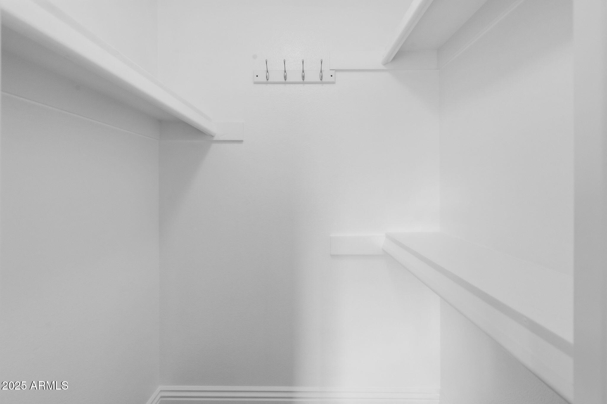 2030 W PORTOBELLO Avenue