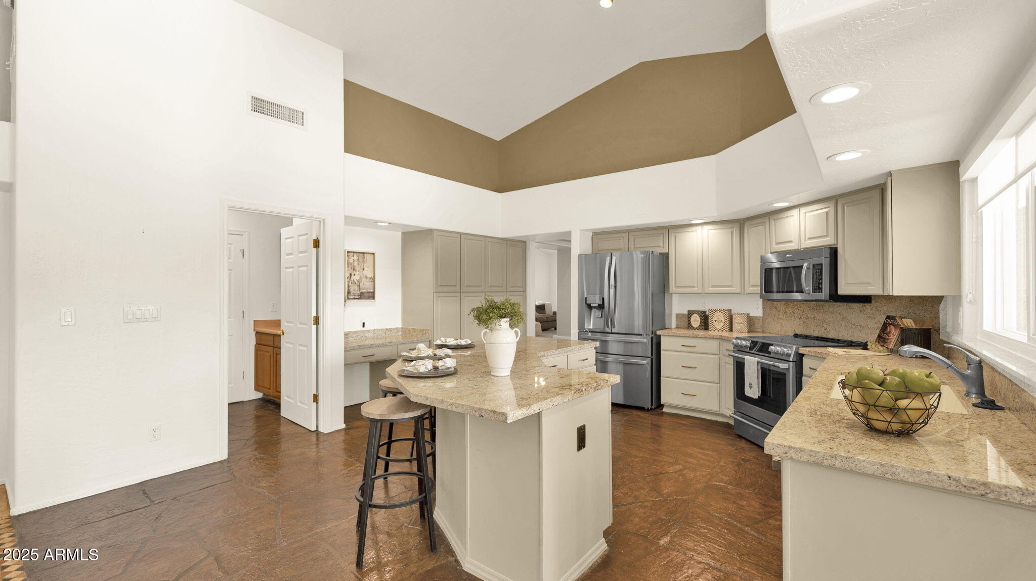 2545 E CATHEDRAL ROCK Drive