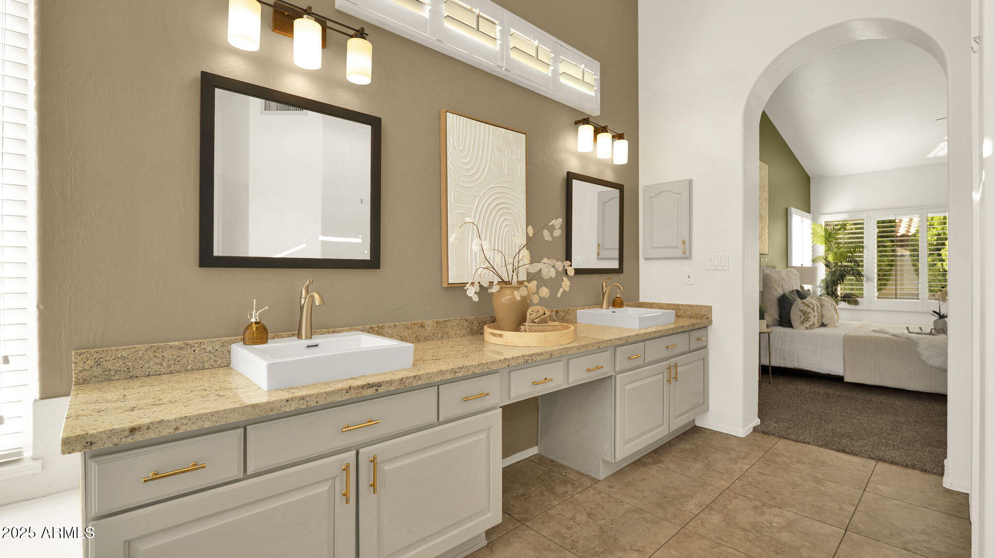 2545 E CATHEDRAL ROCK Drive