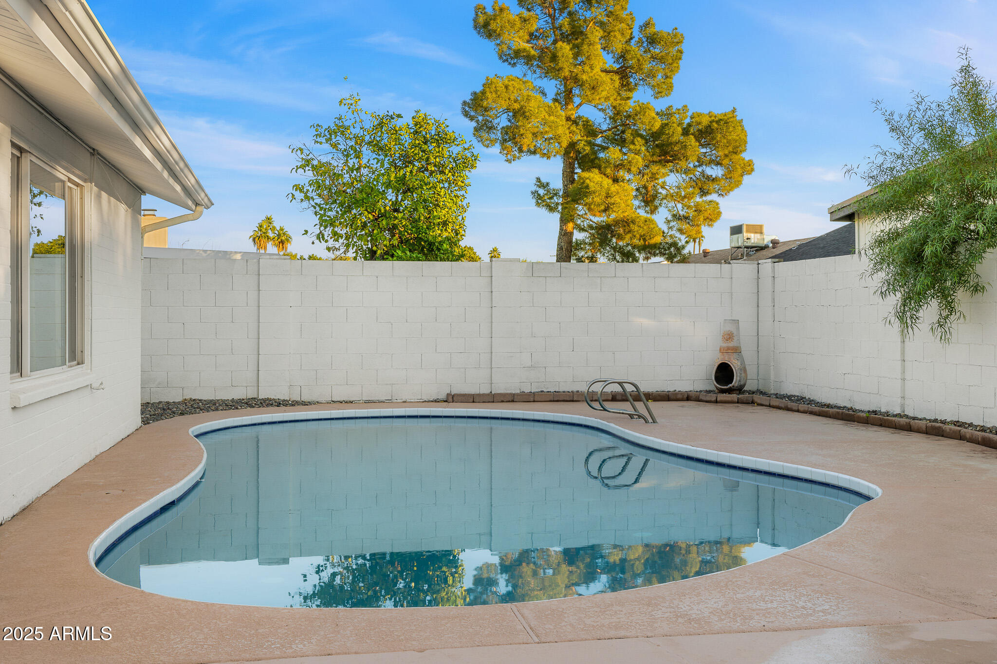 2607 E CORRINE Drive