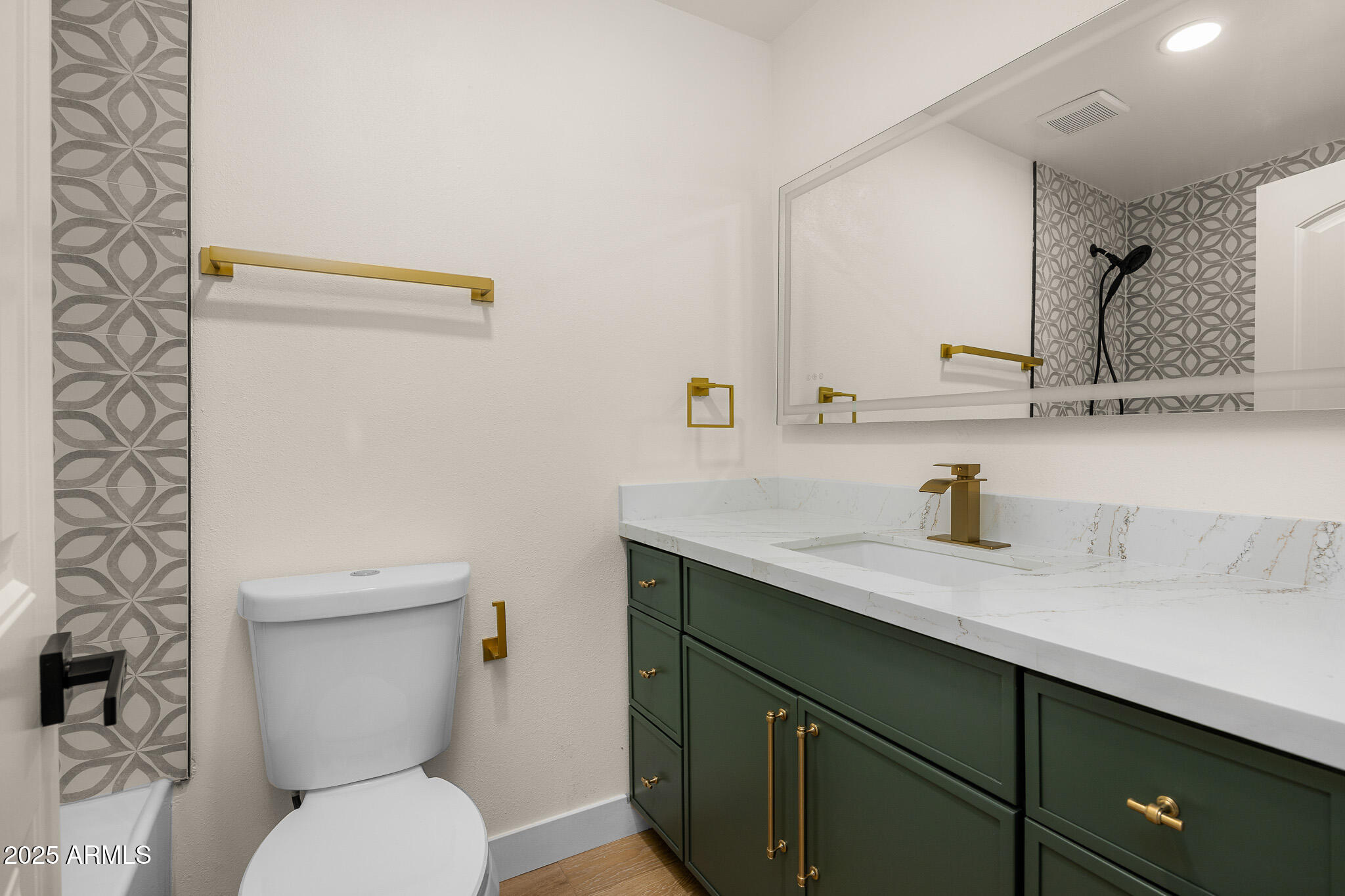 2607 E CORRINE Drive