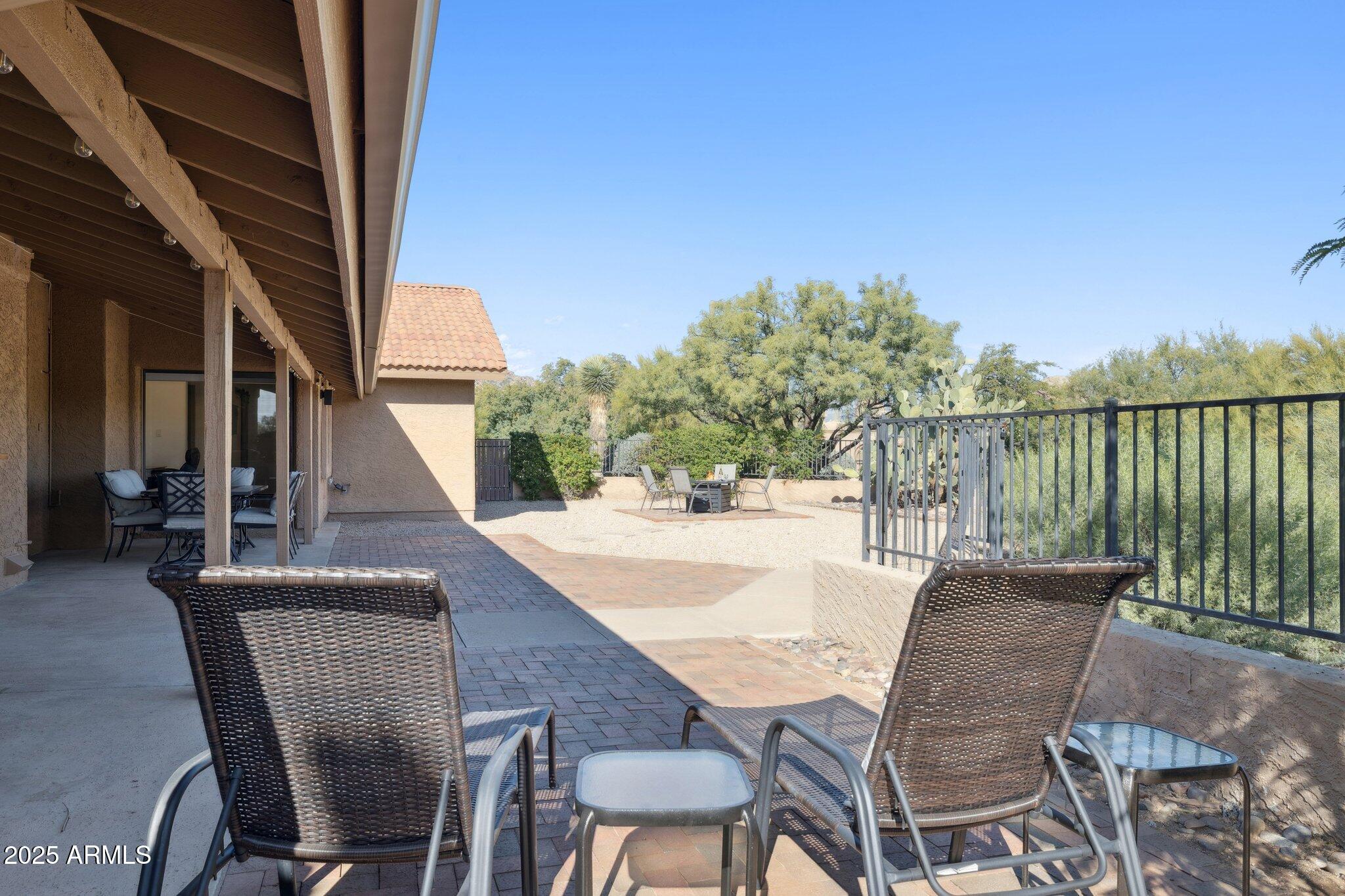 2044 E SMOKETREE Drive