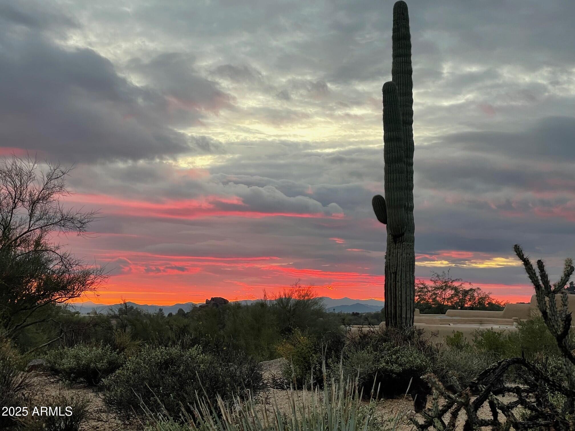 2044 E SMOKETREE Drive