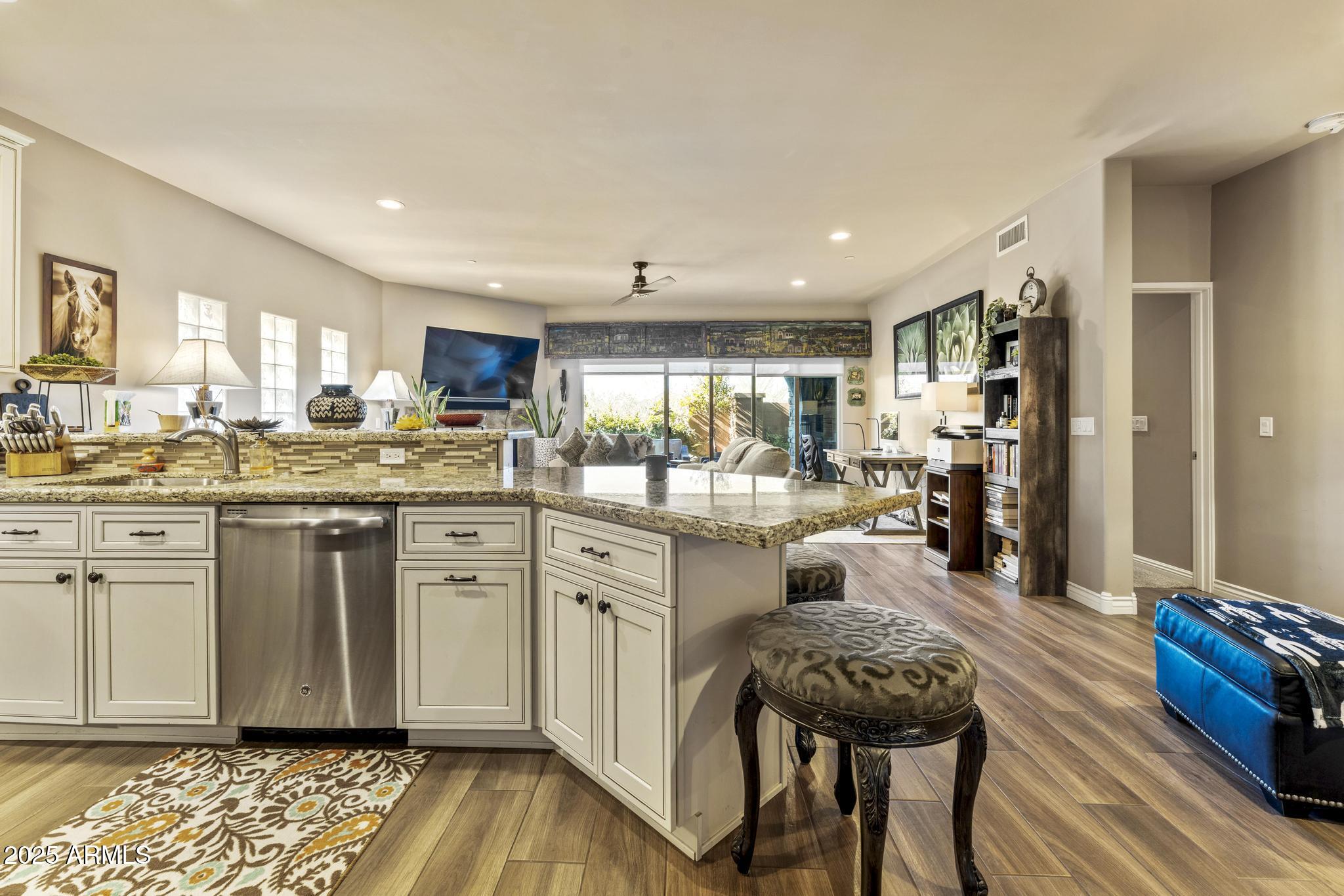 6145 E CAVE CREEK Road Unit: 103