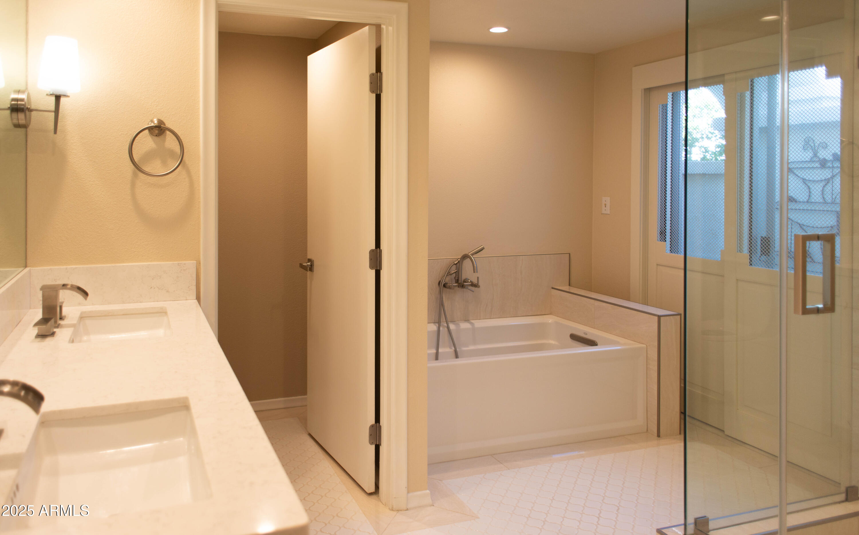 6945 E GLENROSA Avenue