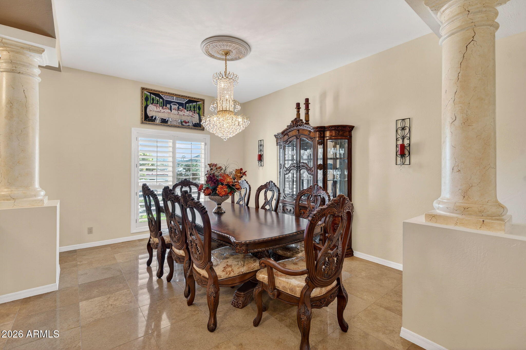 1044 W INDIAN HILLS Place