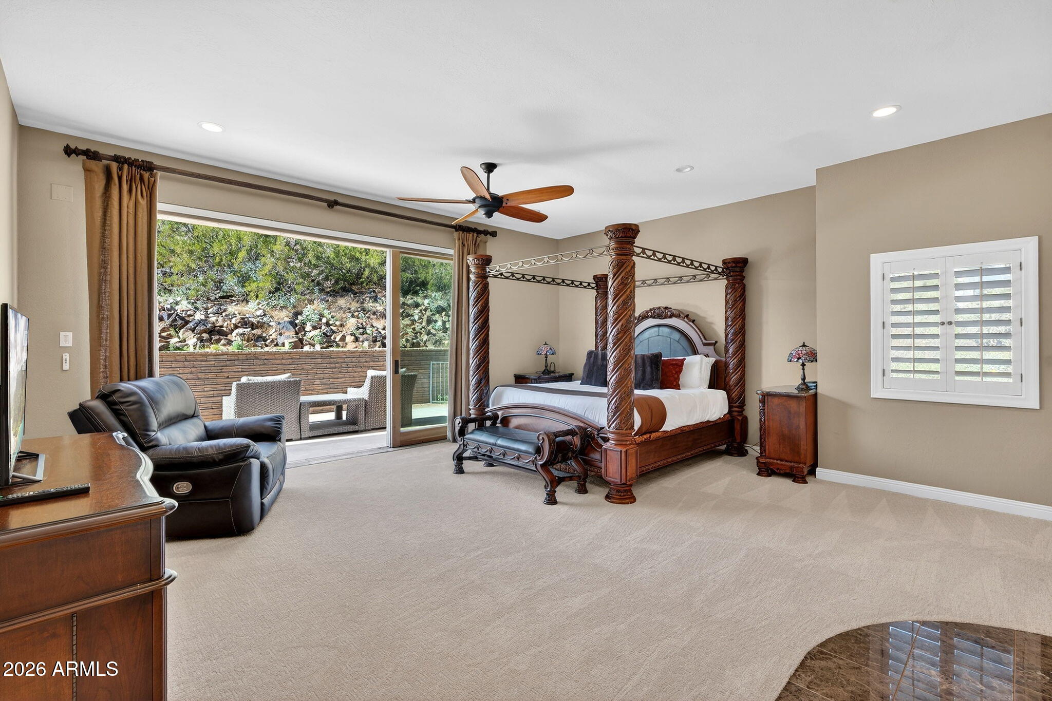 1044 W INDIAN HILLS Place