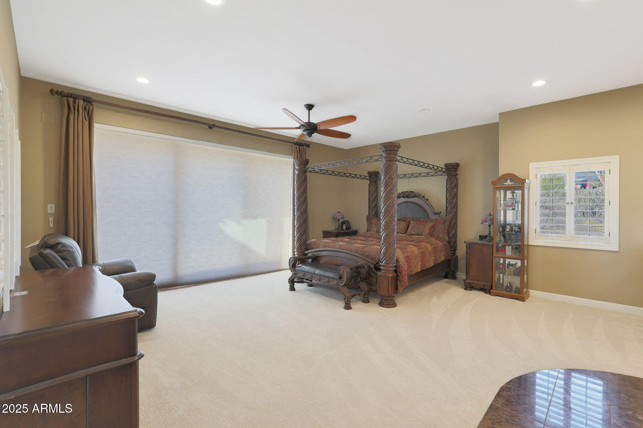 1044 W INDIAN HILLS Place