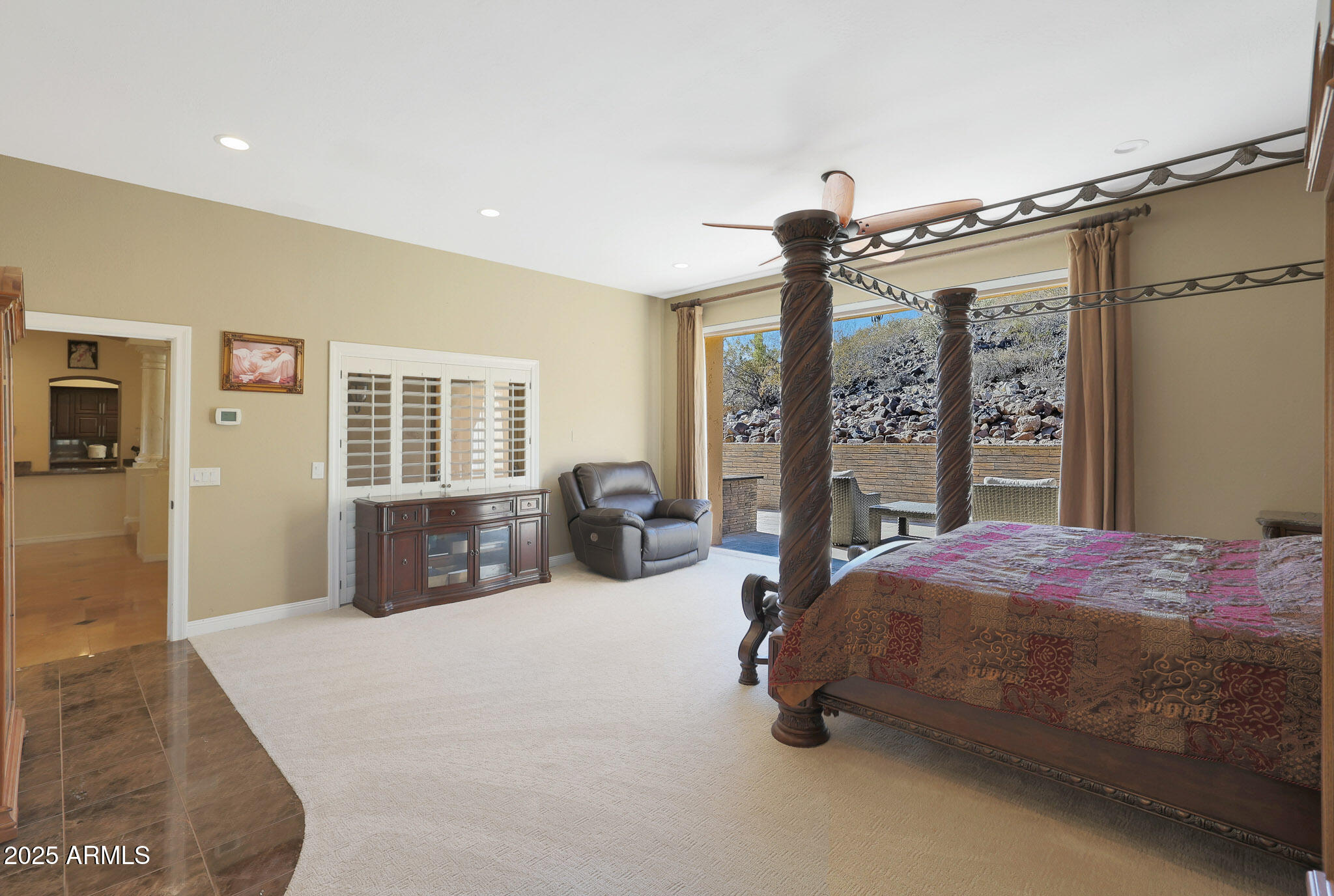 1044 W INDIAN HILLS Place