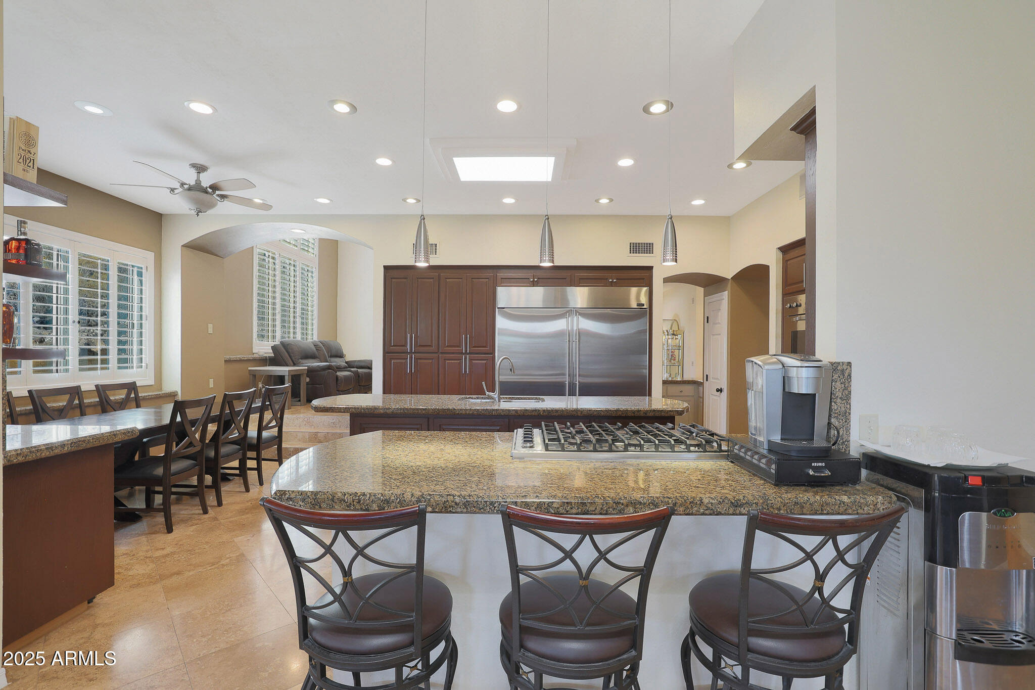 1044 W INDIAN HILLS Place