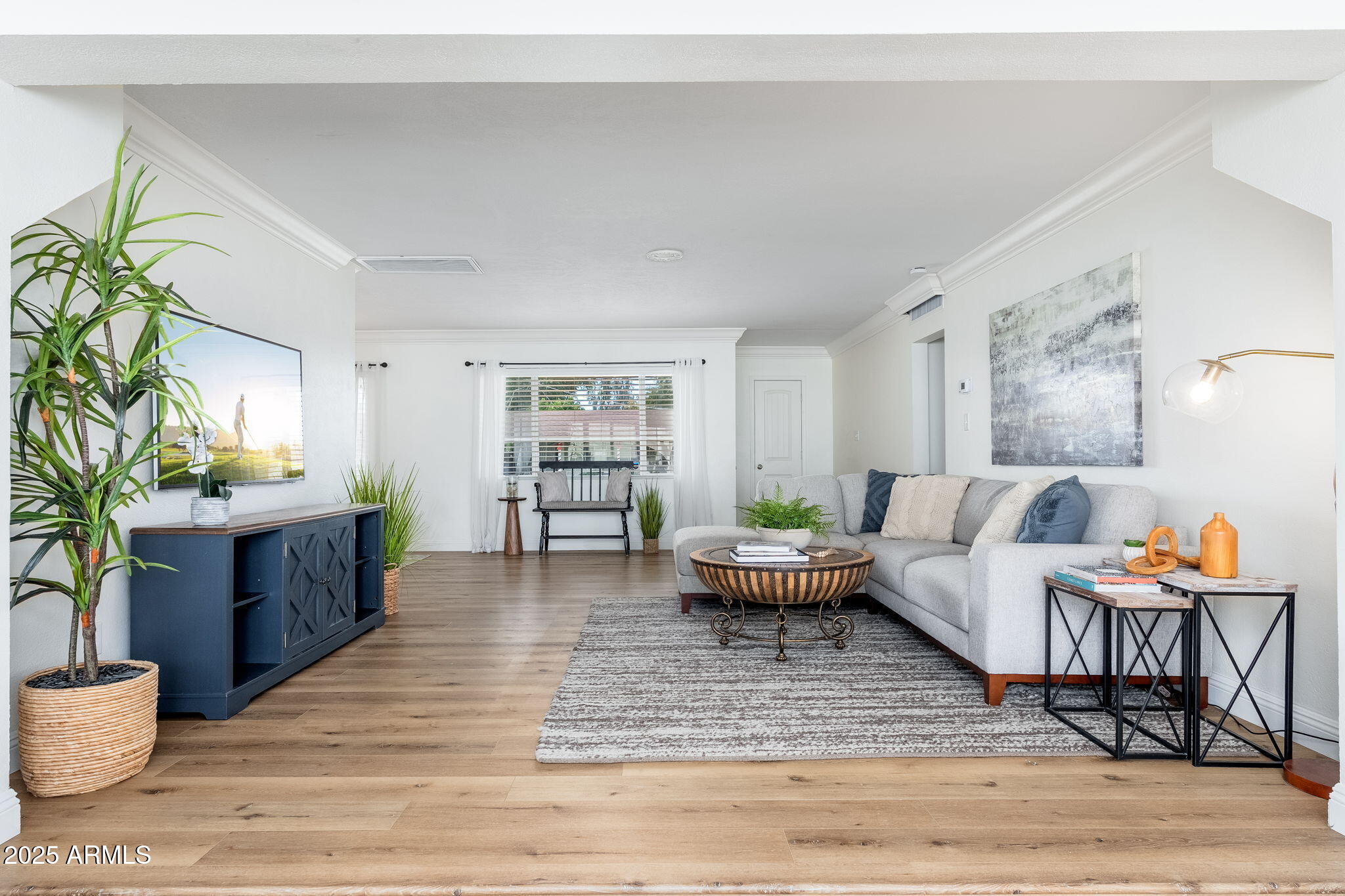 3002 E WHITTON Avenue