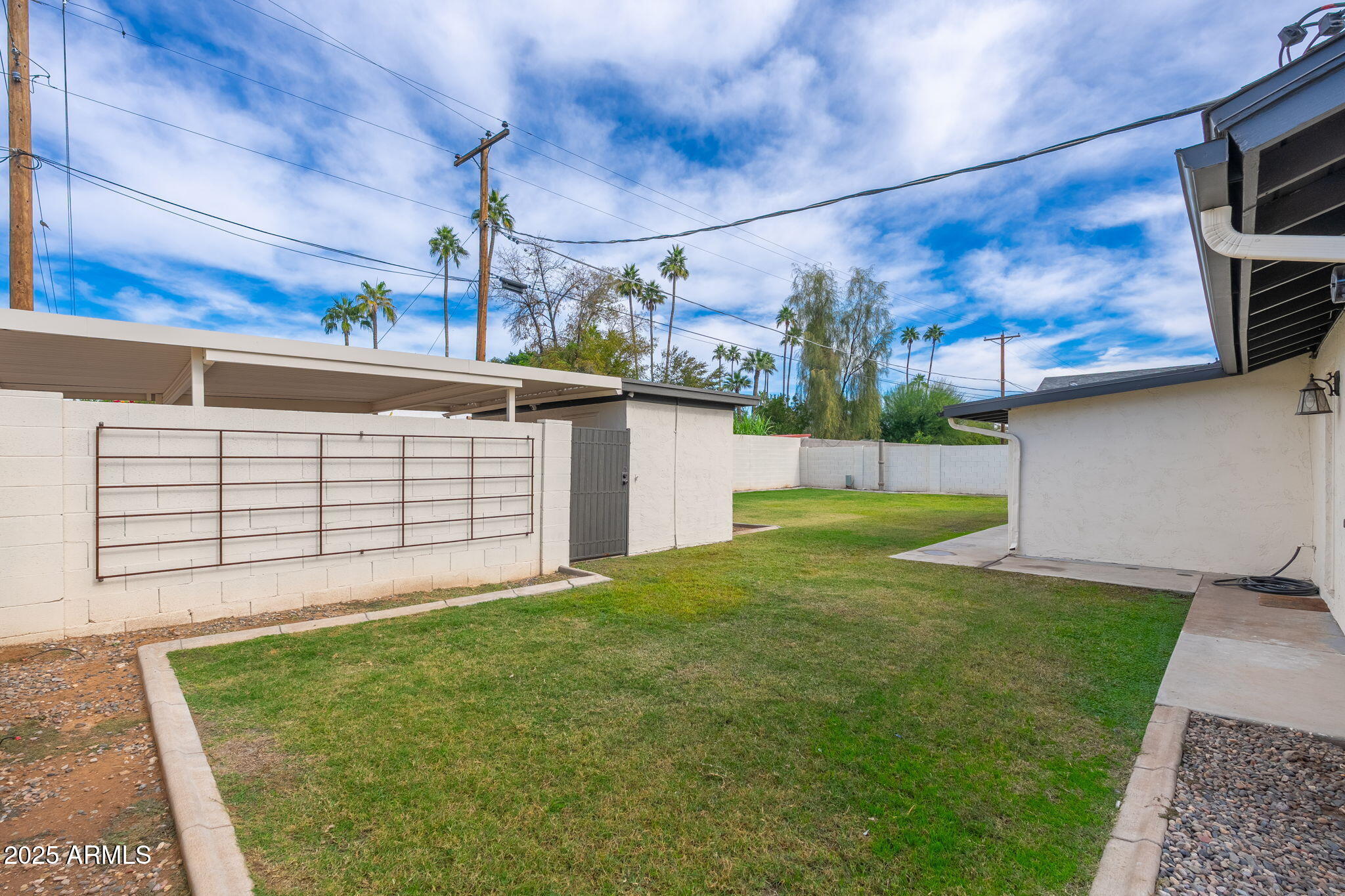 3002 E WHITTON Avenue