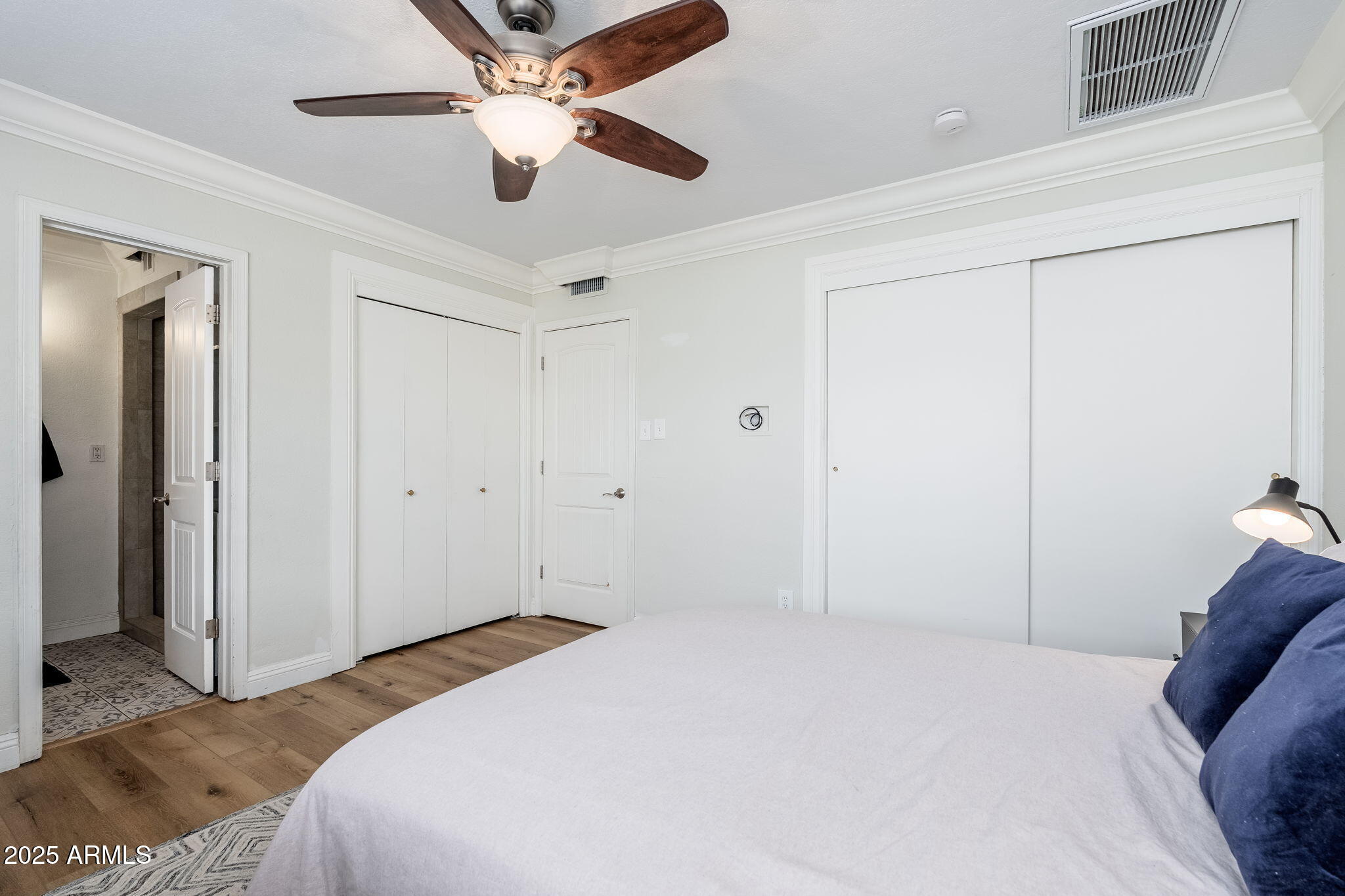 3002 E WHITTON Avenue