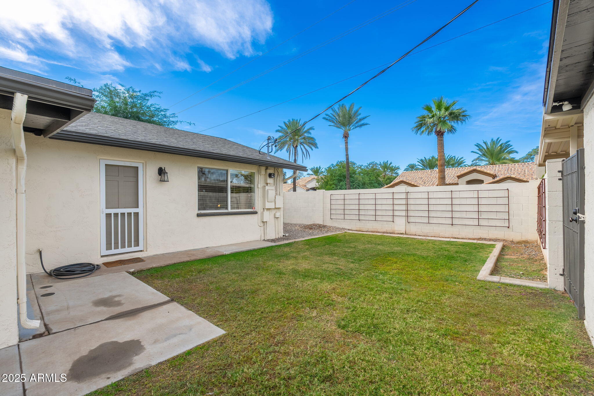 3002 E WHITTON Avenue