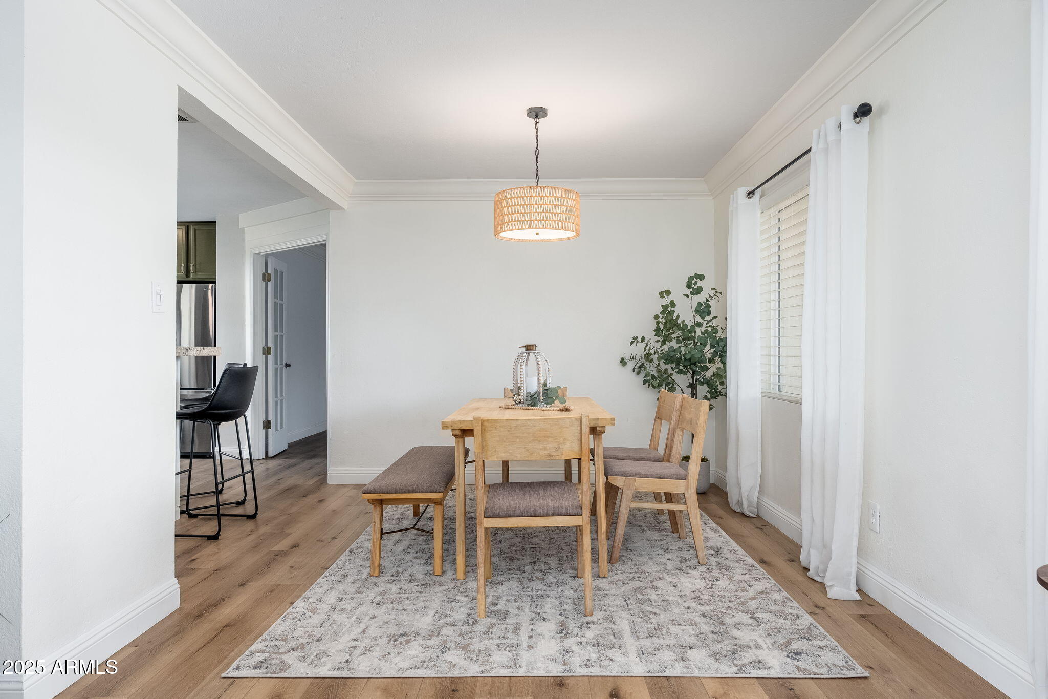 3002 E WHITTON Avenue