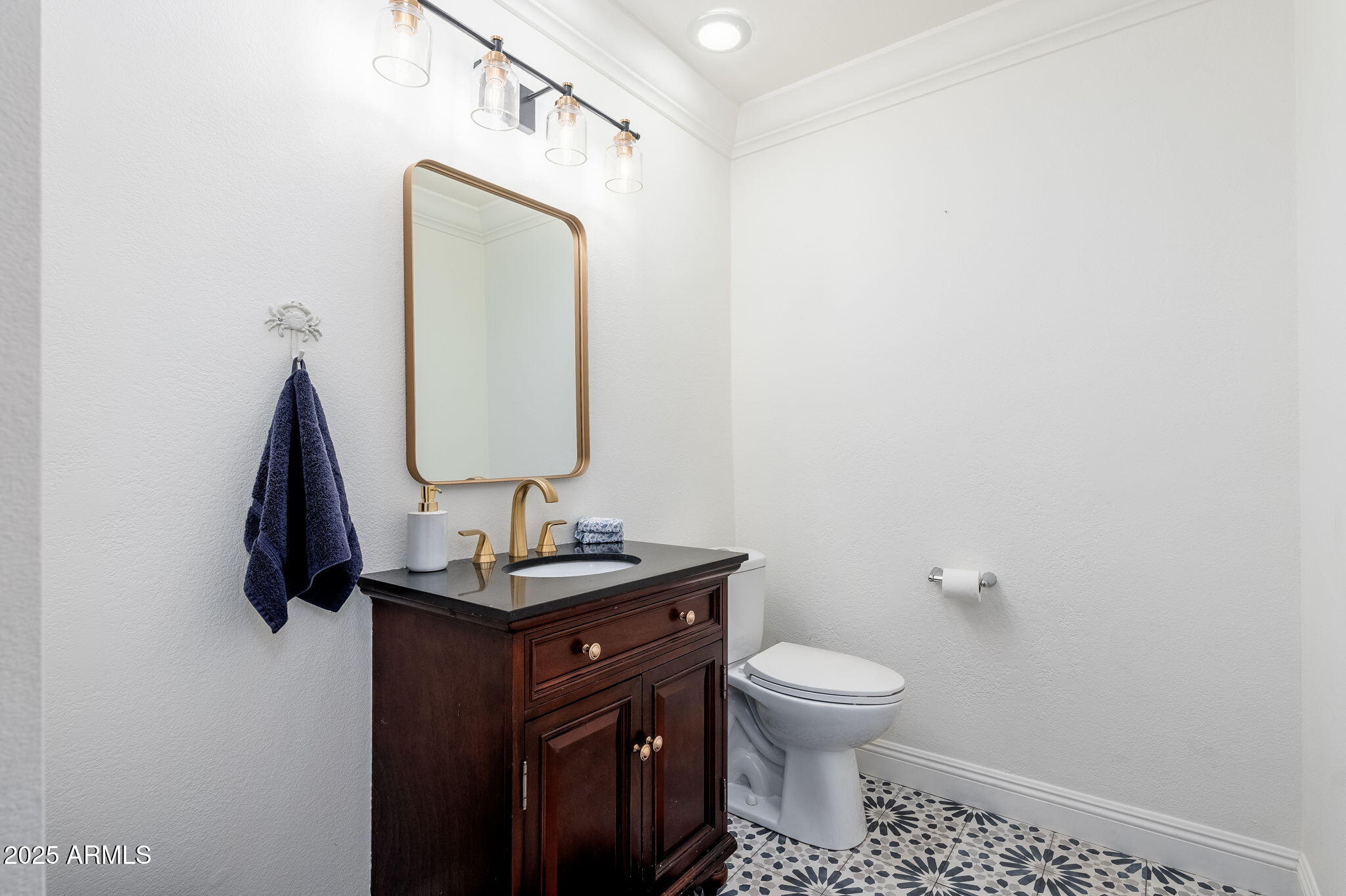 3002 E WHITTON Avenue