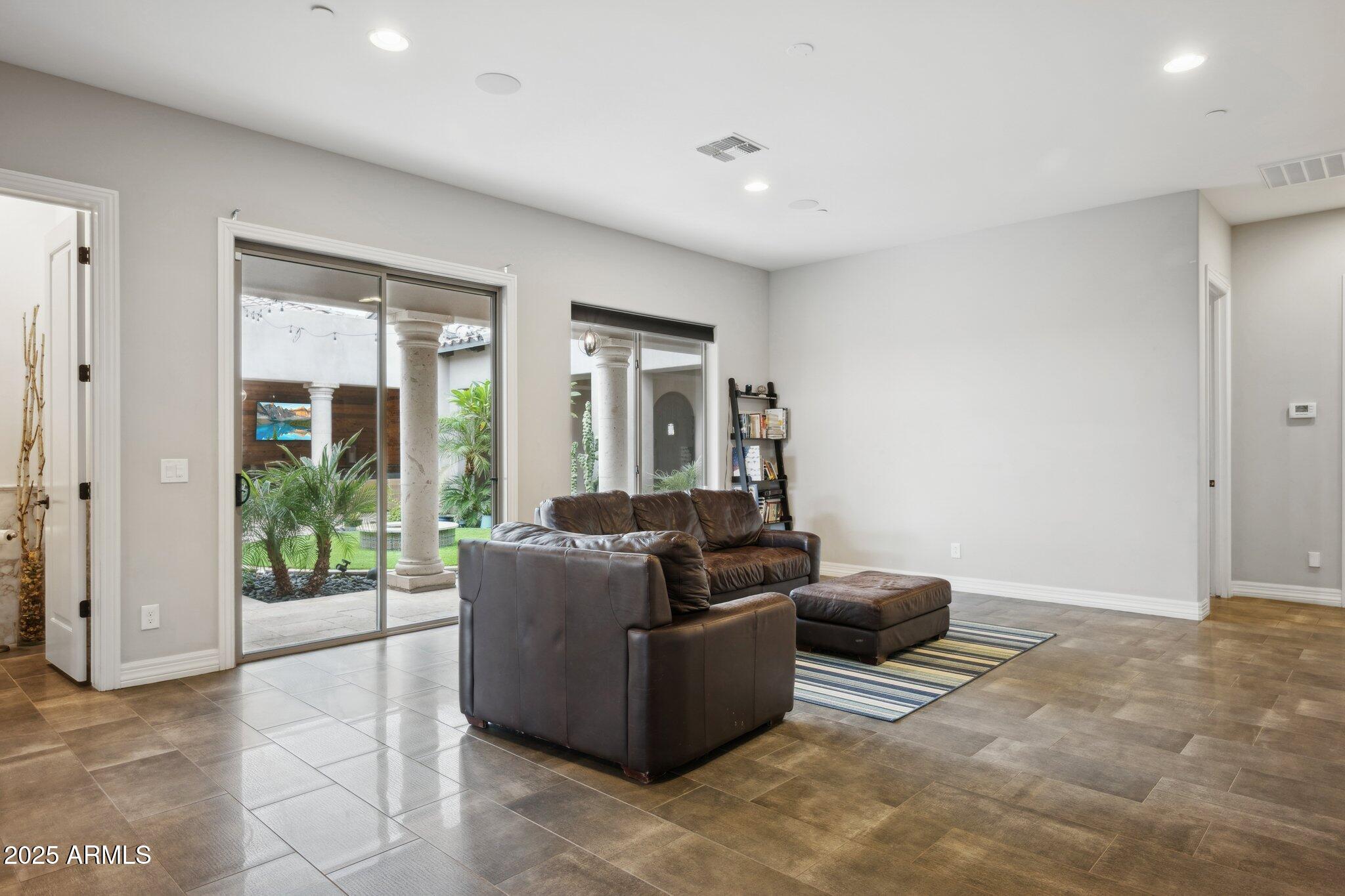 5237 E MONTGOMERY Road