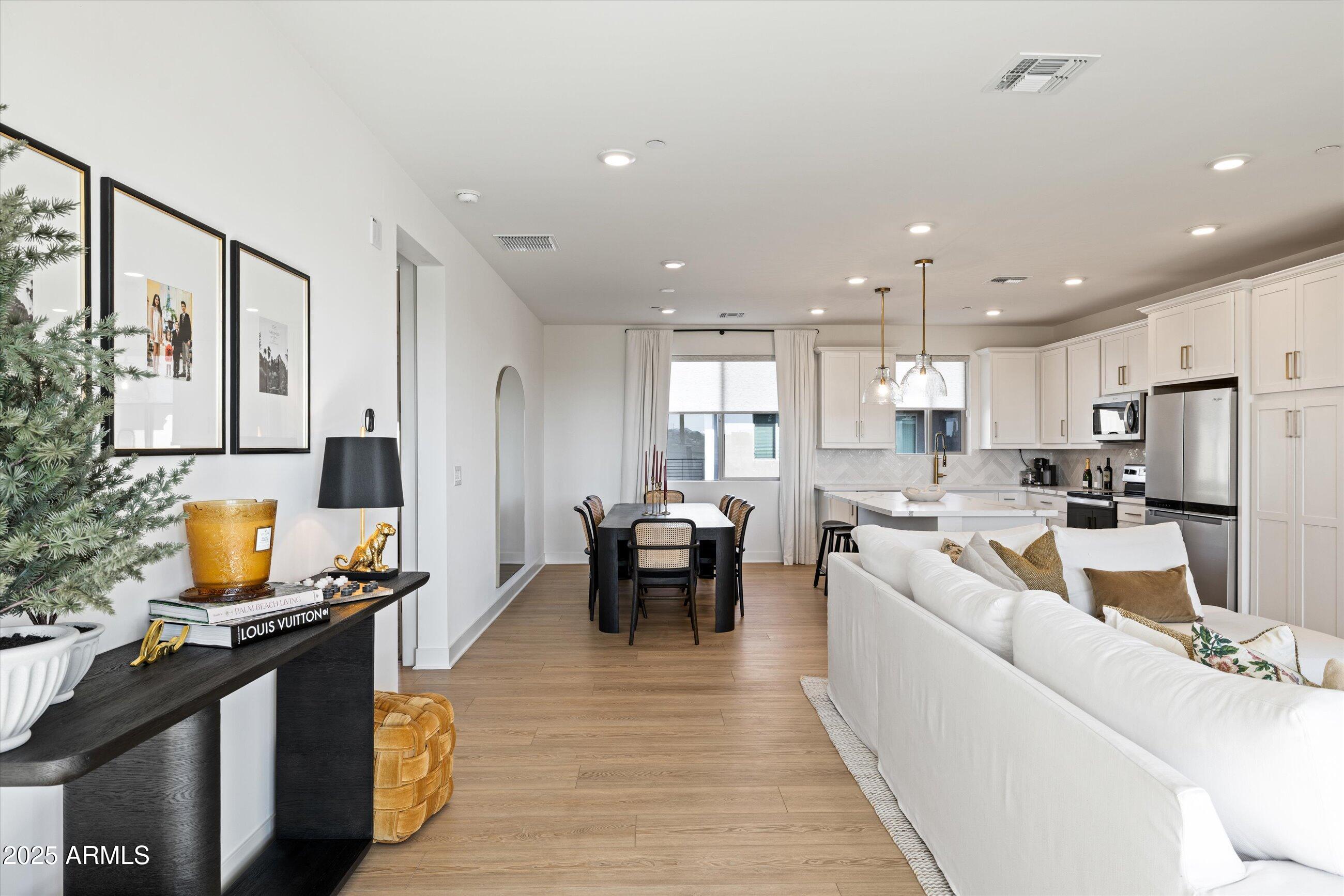 2121 W Sonoran Desert Drive 8