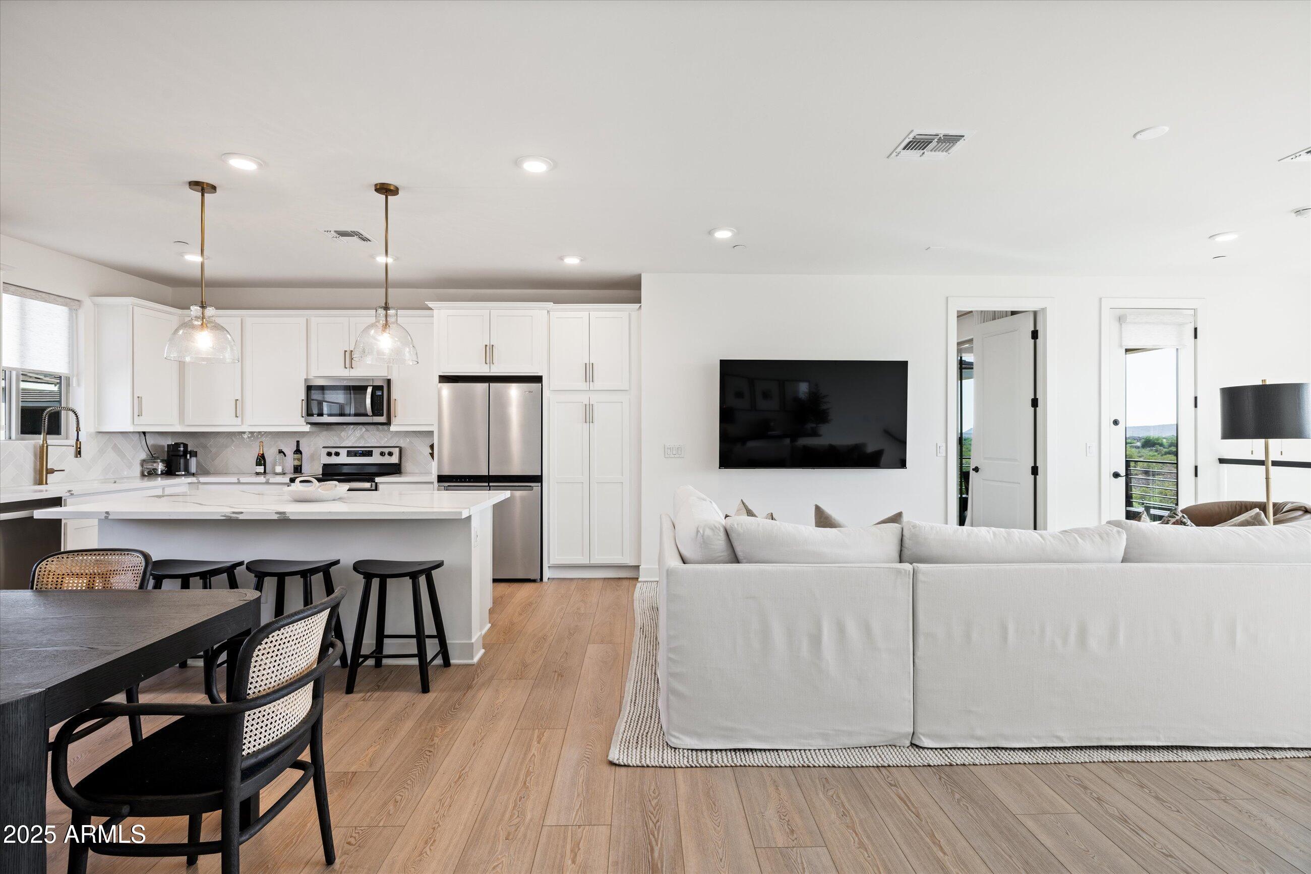 2121 W Sonoran Desert Drive 8